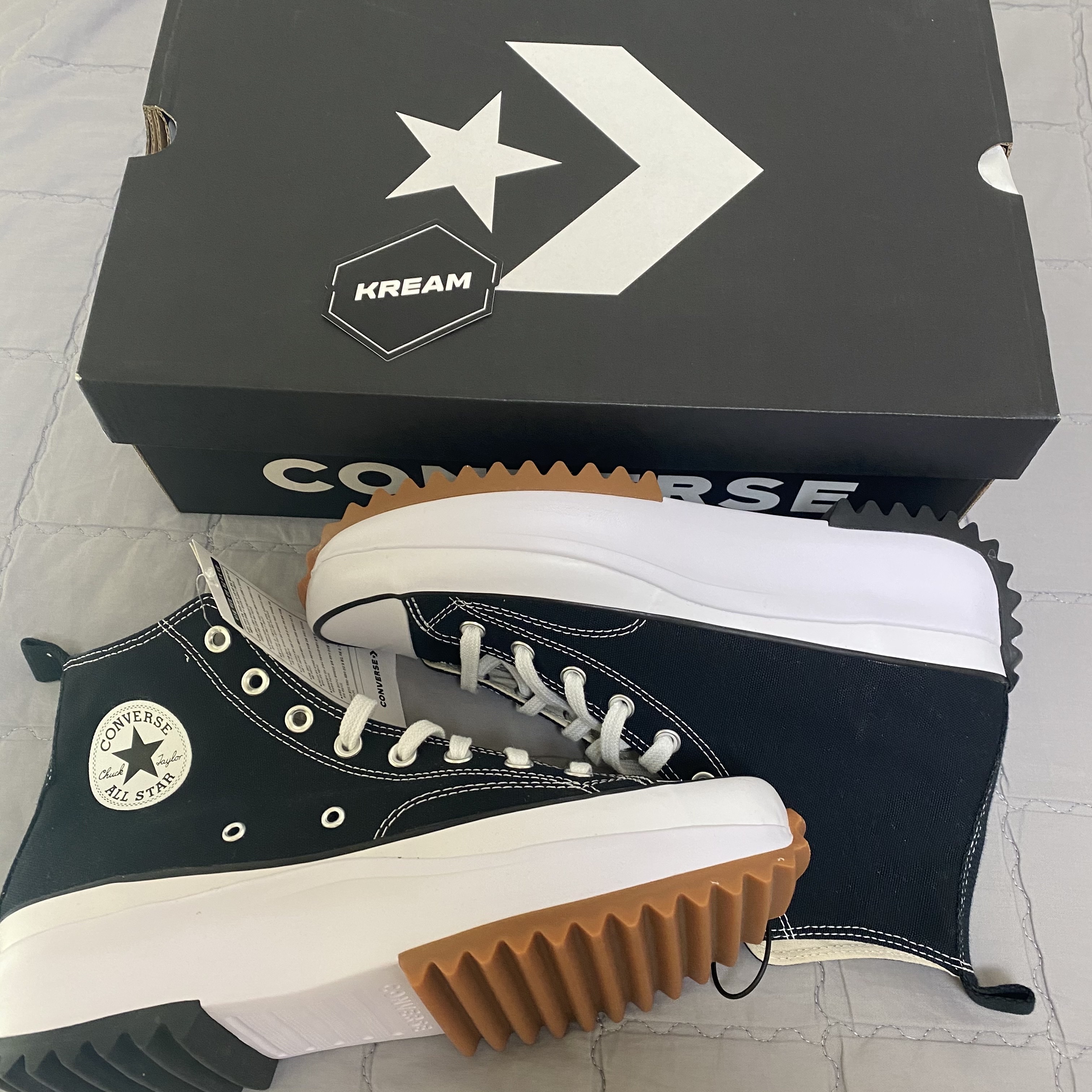 Converse Run Star Hike Hi Black White Gum 착용 스타일 - 2