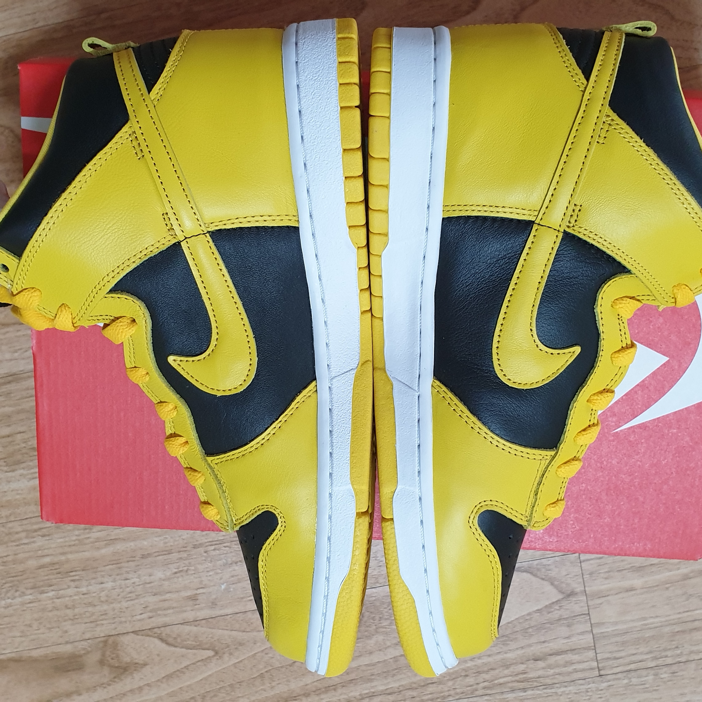 Nike Dunk High SP Varsity Maize 착용 스타일