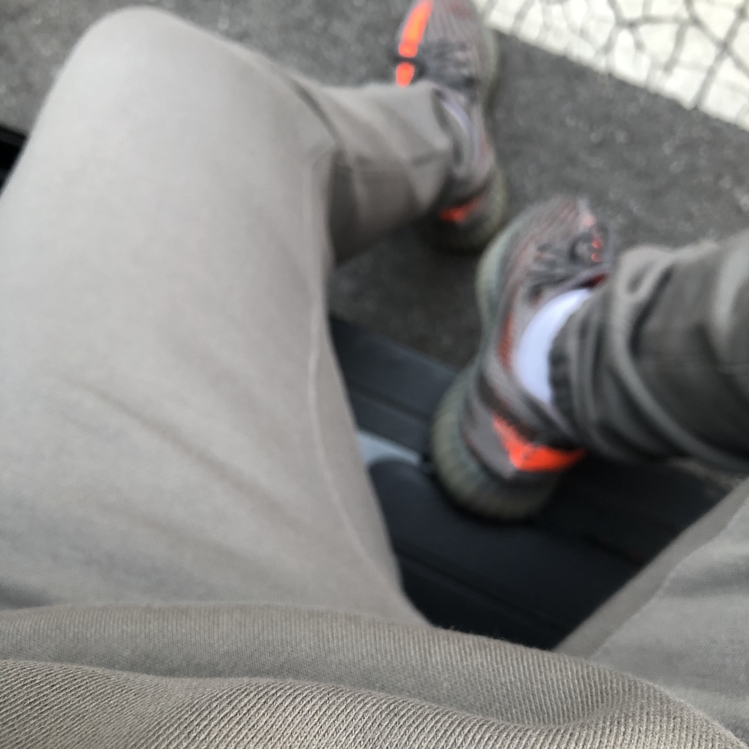 Essentials 3D Silicon Applique Pullover Hoodie Gray Flannel/Charcoal - 20SS, Essentials Sweatpants Gray Flannel/Charcoal - 20SS 착용 스타일 - 1