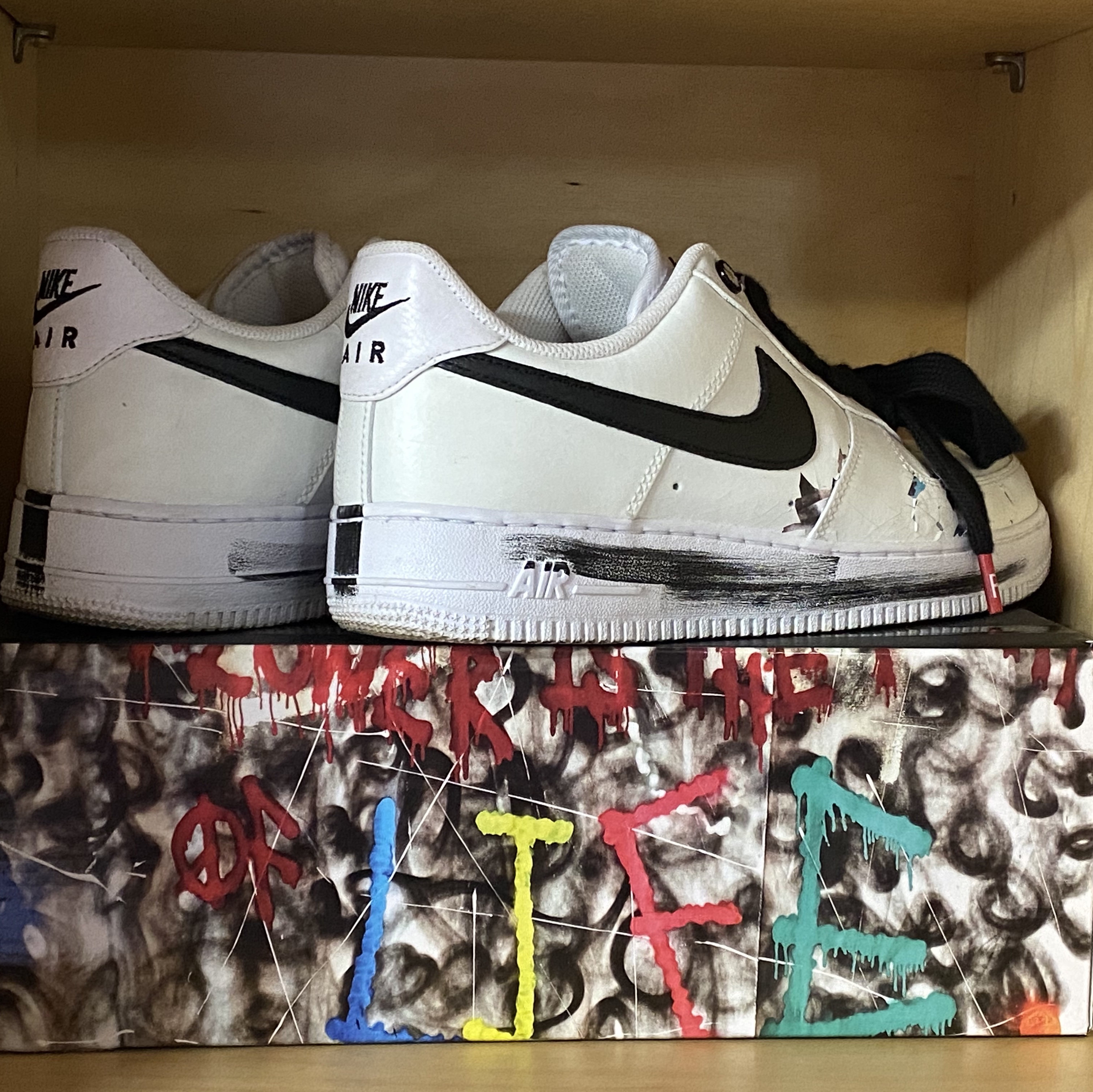 Jordan 1 Retro High OG Royal Toe, Nike x Peaceminusone Air Force 1 Low Para-Noise 2.0 착용 스타일 - 2