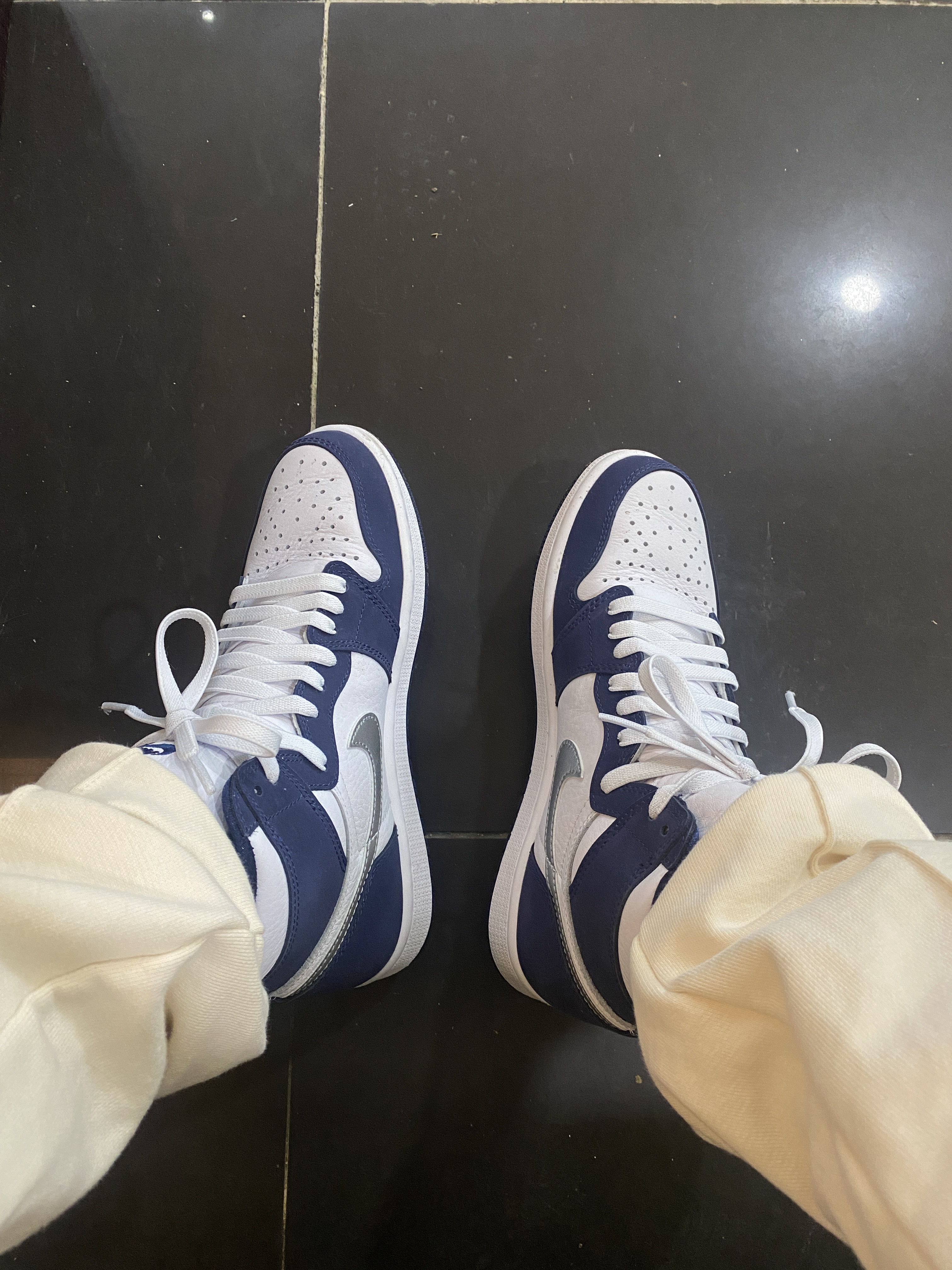 Jordan 1 Retro High OG CO.JP Midnight Navy 착용 스타일