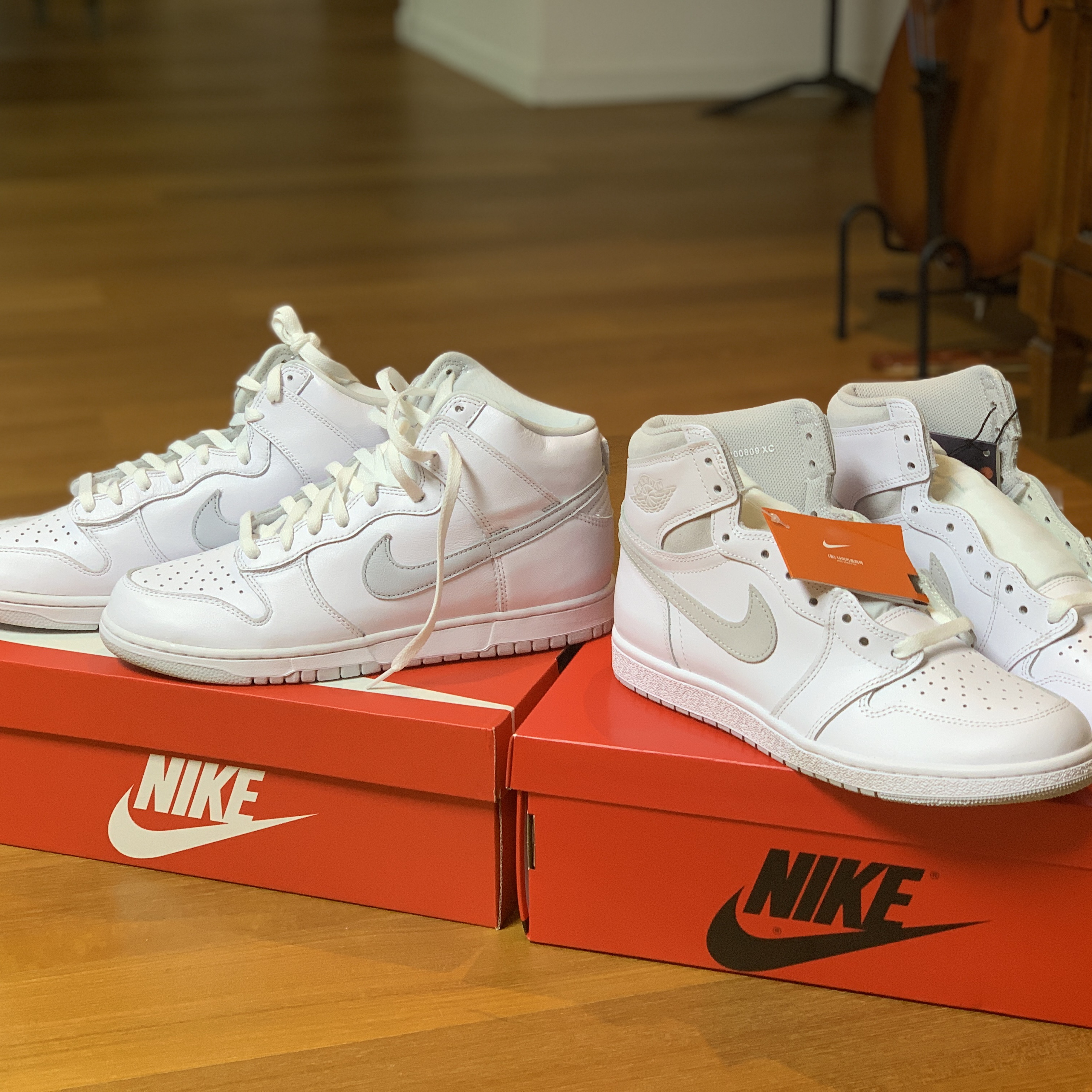 Nike Dunk High SP Pure Platinum, Jordan 1 High 85 Neutral Grey 착용 스타일
