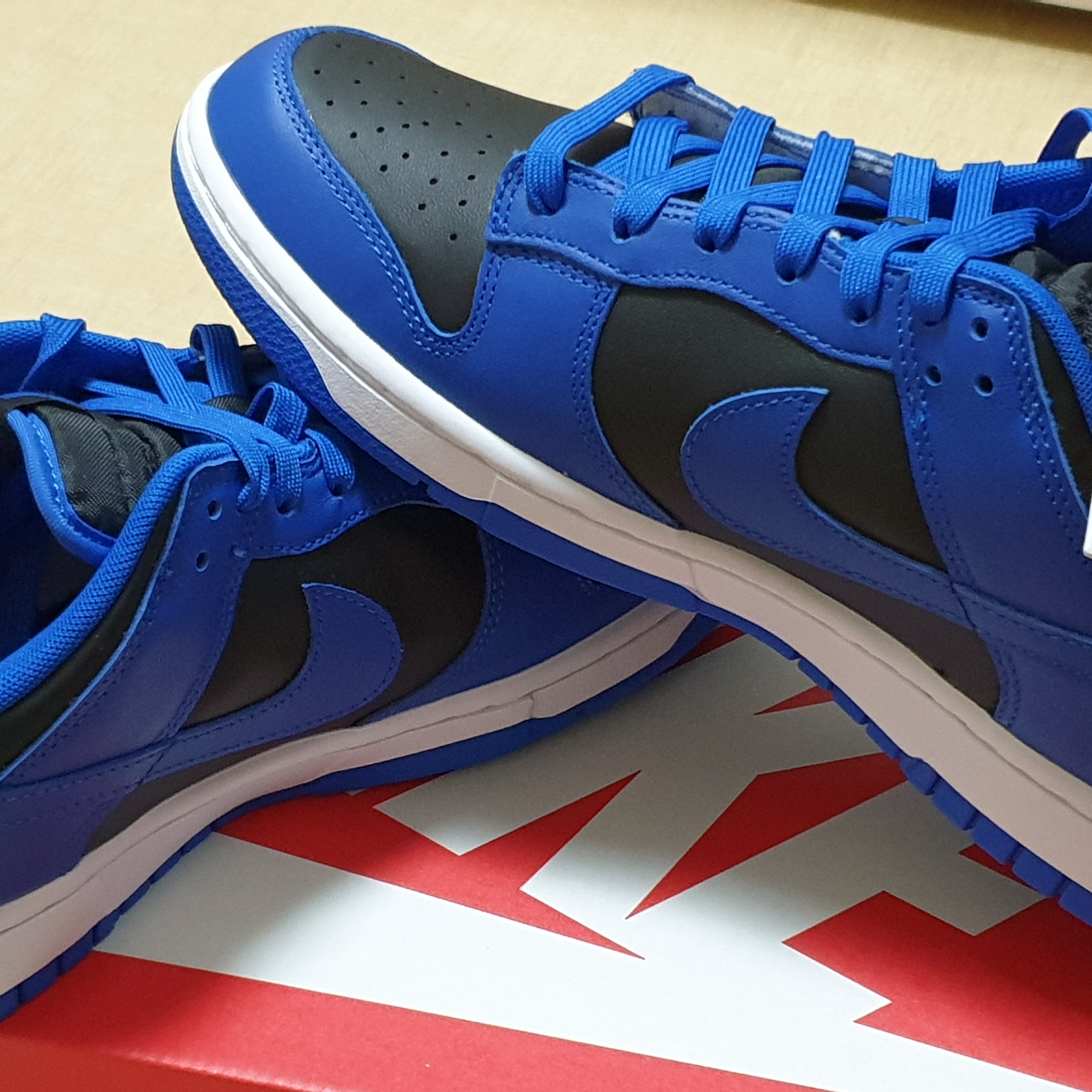 Nike Dunk Low Retro Hyper Cobalt 착용 스타일 - 3