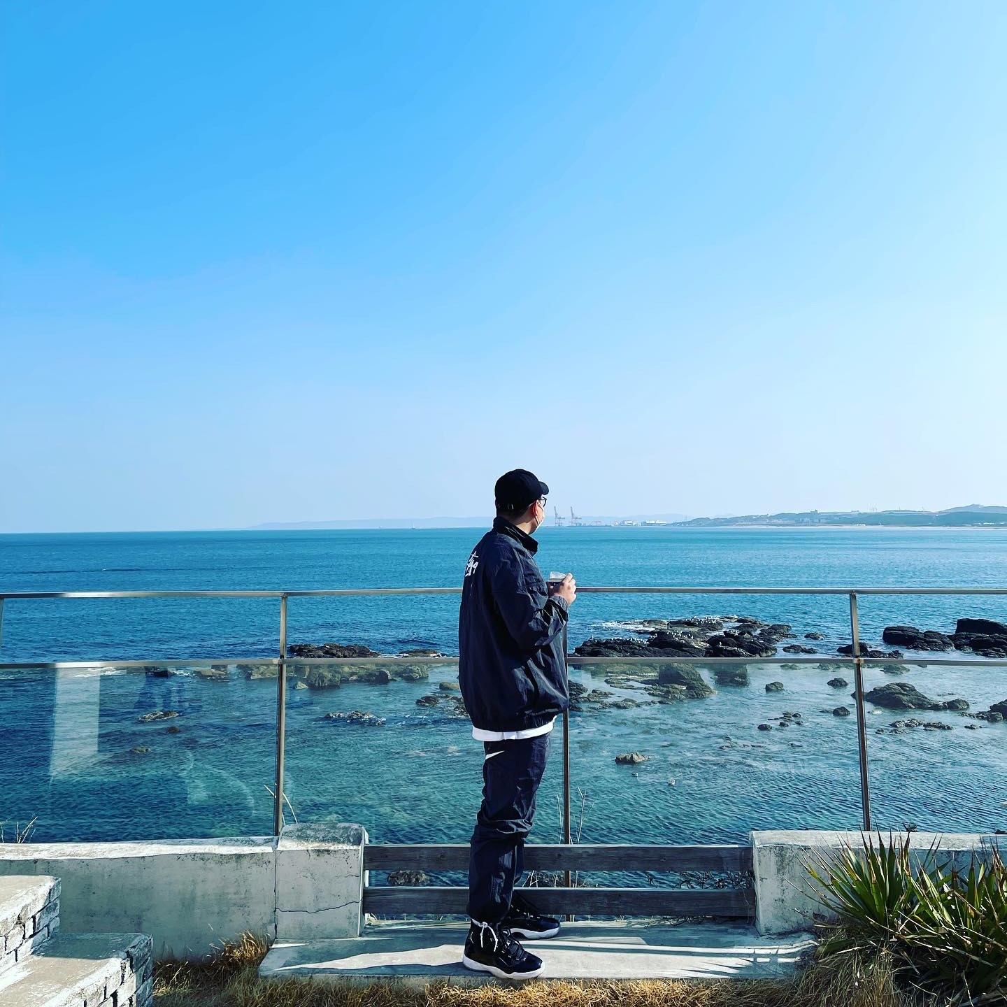 Nike x Stussy Windrunner Jacket Off Noir, Nike x Stussy Beach Pants Off Noir 착용 스타일