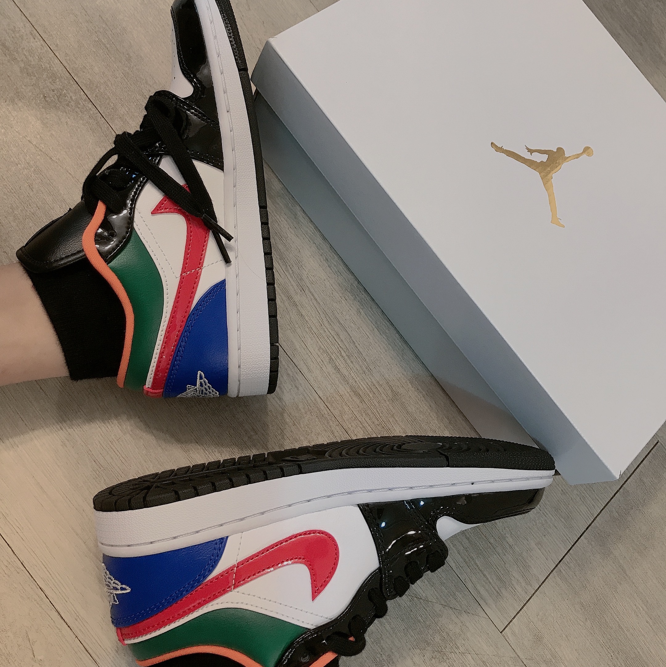 (W) Jordan 1 Low SE Multi-Color Black Toe 착용 스타일