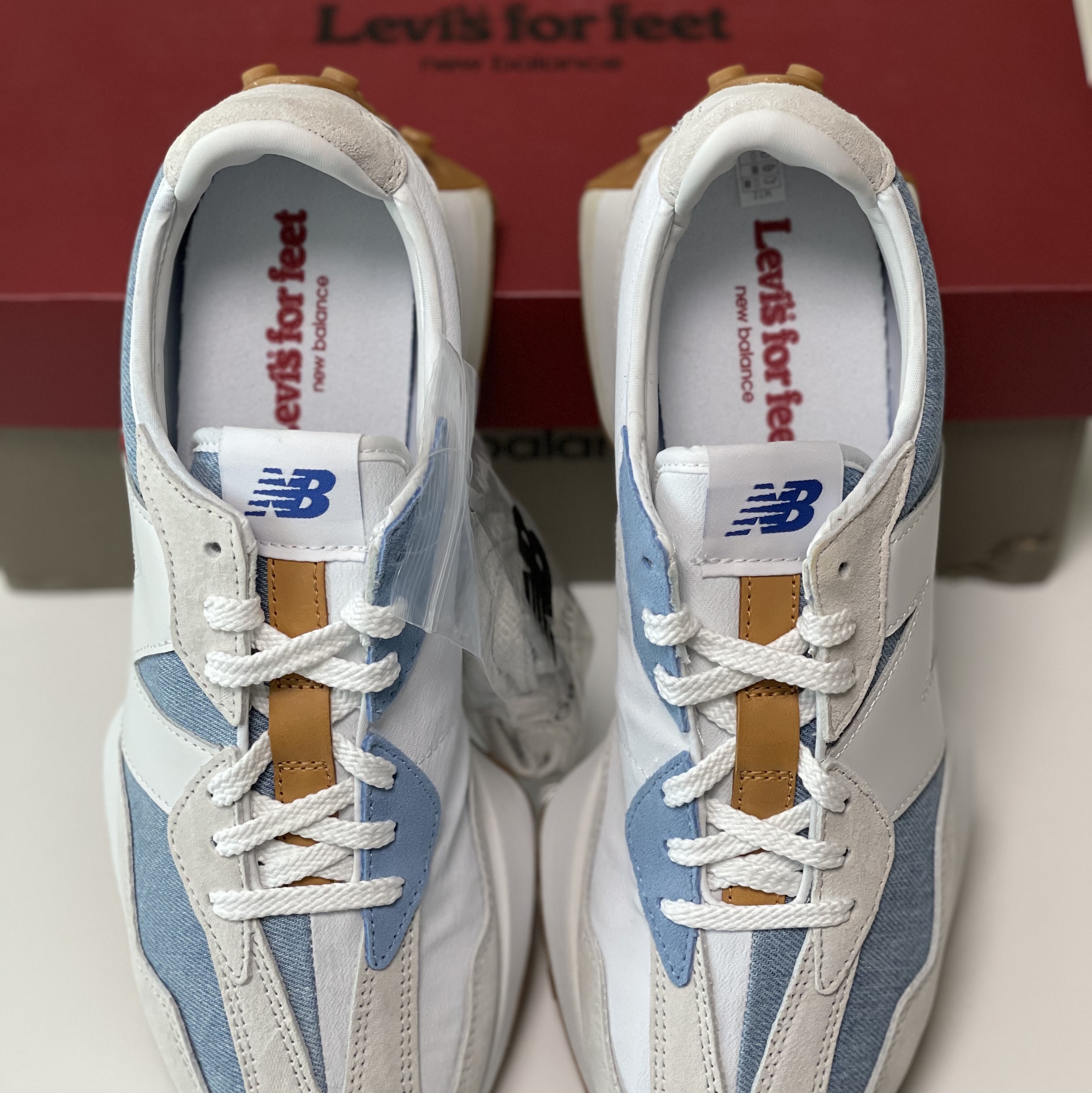 (W) New Balance x Levi's 327 Blue - Levi's Tag 착용 스타일 - 1