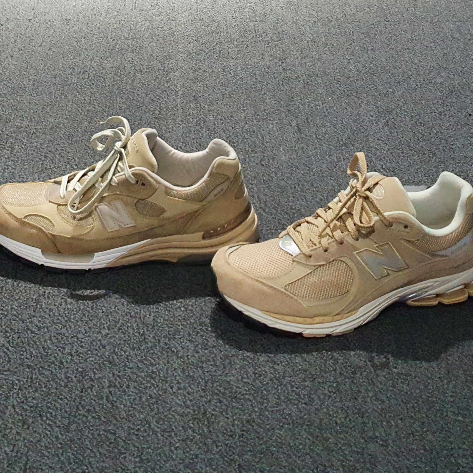 New Balance 2002R T2 Beige, New Balance 992 Made in USA Tan 착용 스타일 - 2