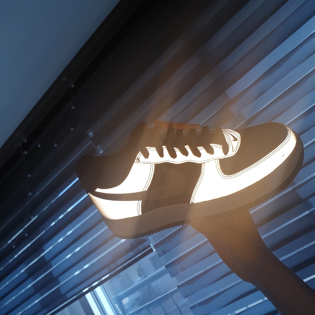 Nike Air Force 1 B Silver Snake 착용 스타일