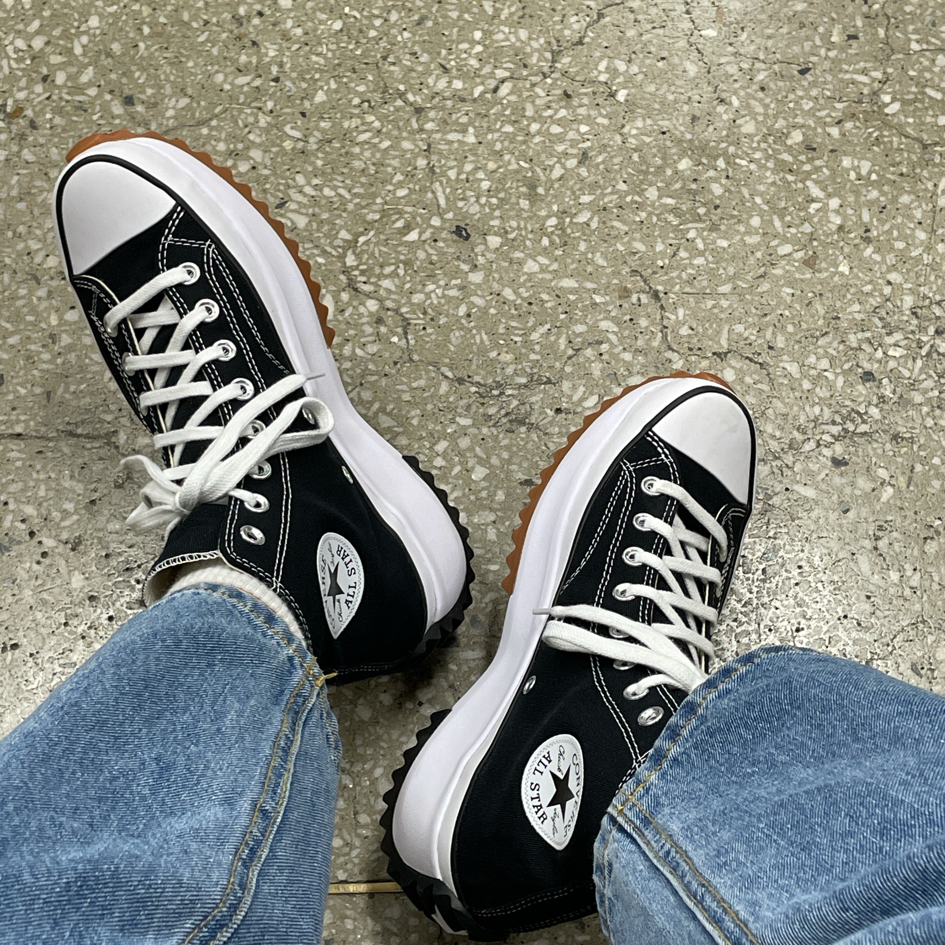 Converse Run Star Hike Hi Black White Gum 착용 스타일