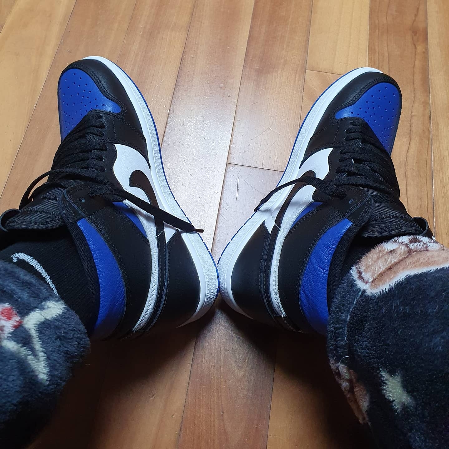 Jordan 1 Retro High OG Royal Toe 착용 스타일 - 3