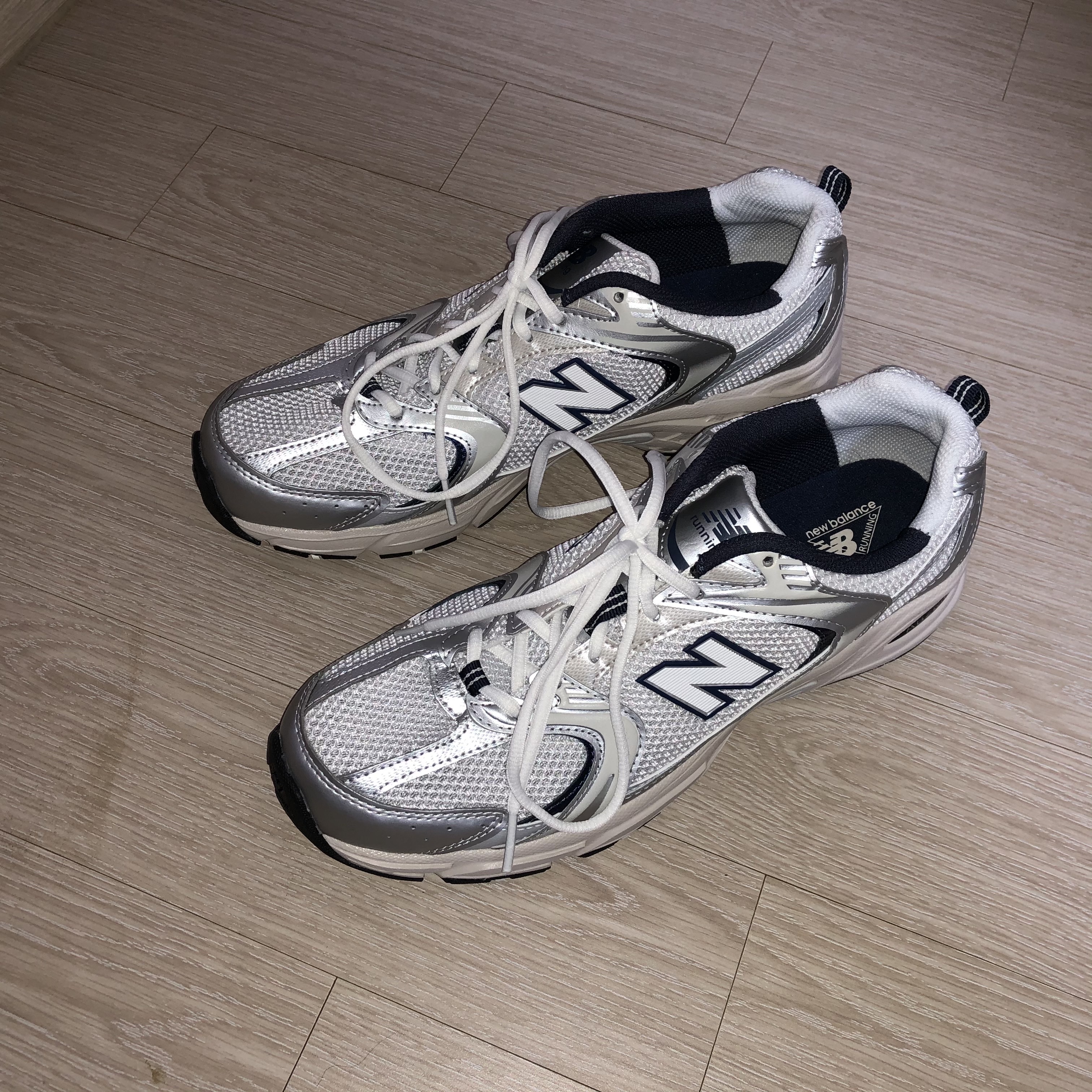 New Balance 530 Steel Grey 착용 스타일