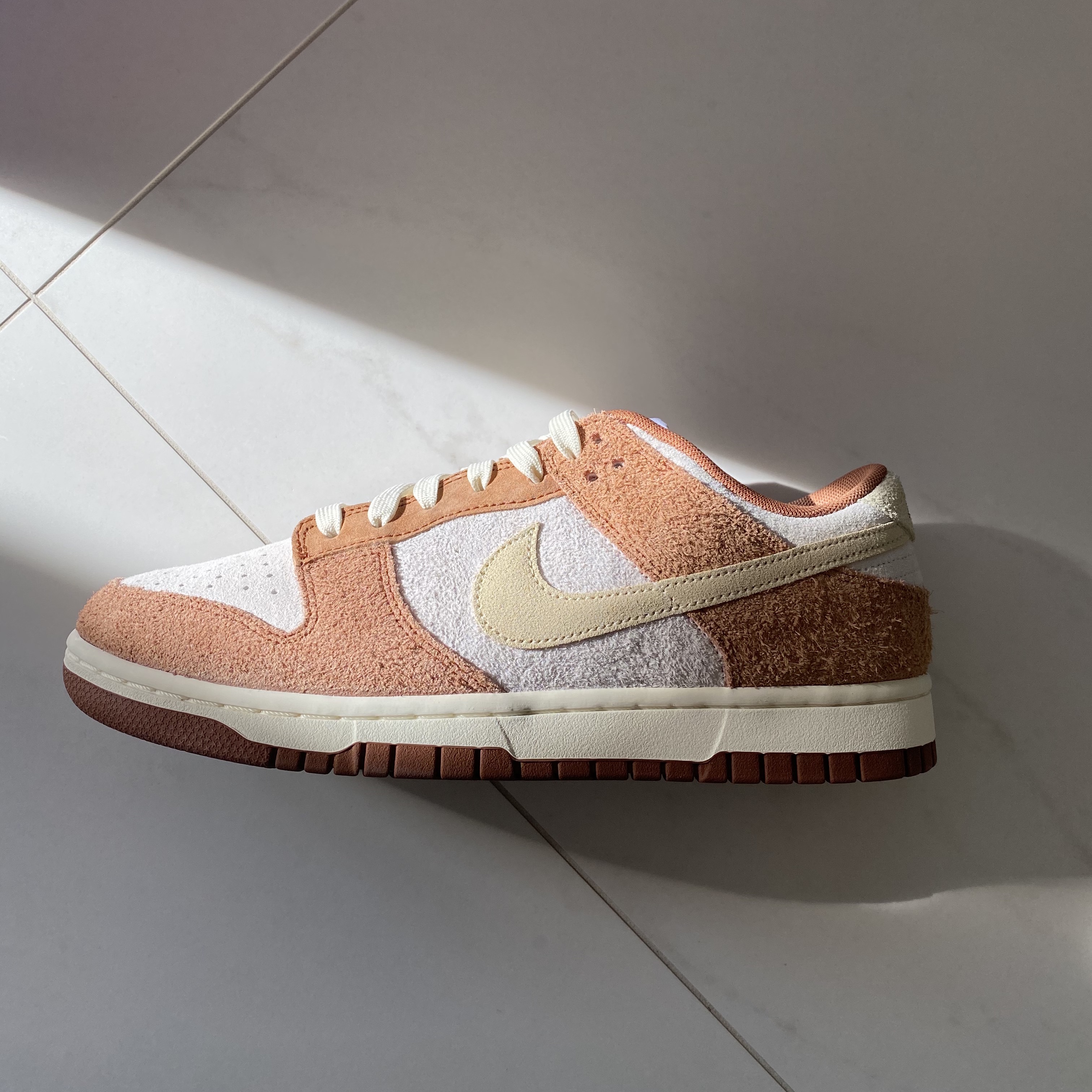 Nike Dunk Low Pro Premium Medium Curry 착용 스타일