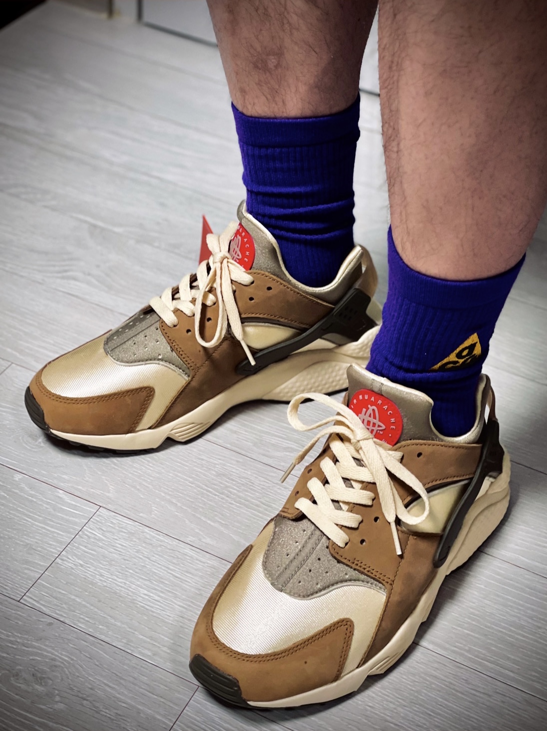 Nike x Stussy Air Huarache LE Desert Oak 착용 스타일