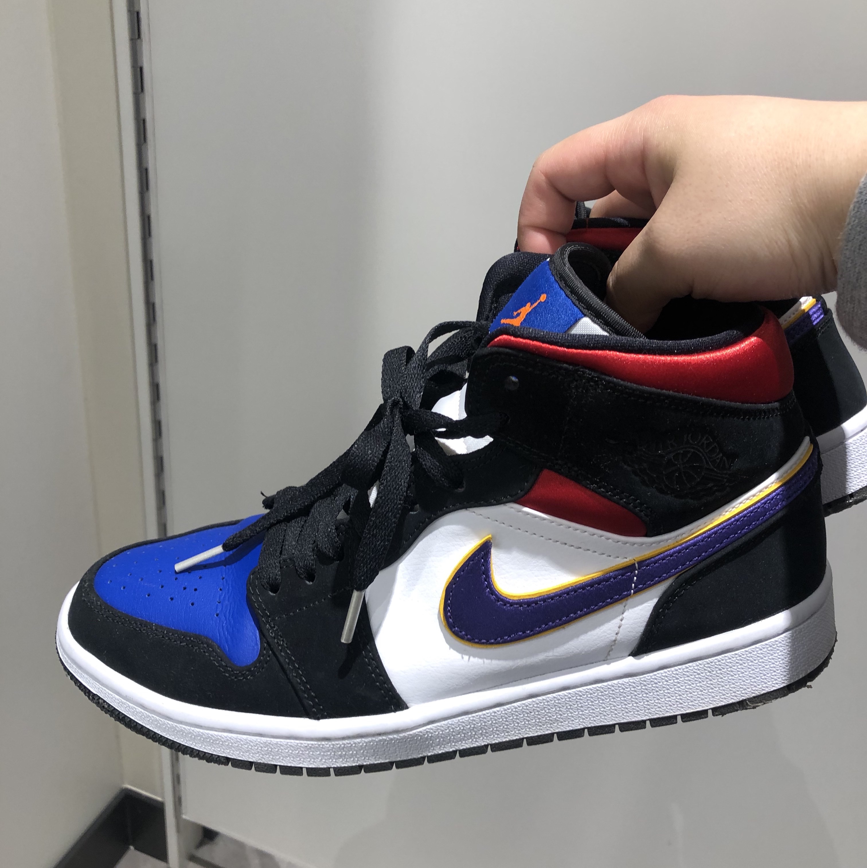 Jordan 1 Mid Lakers Top 3 착용 스타일 - 1