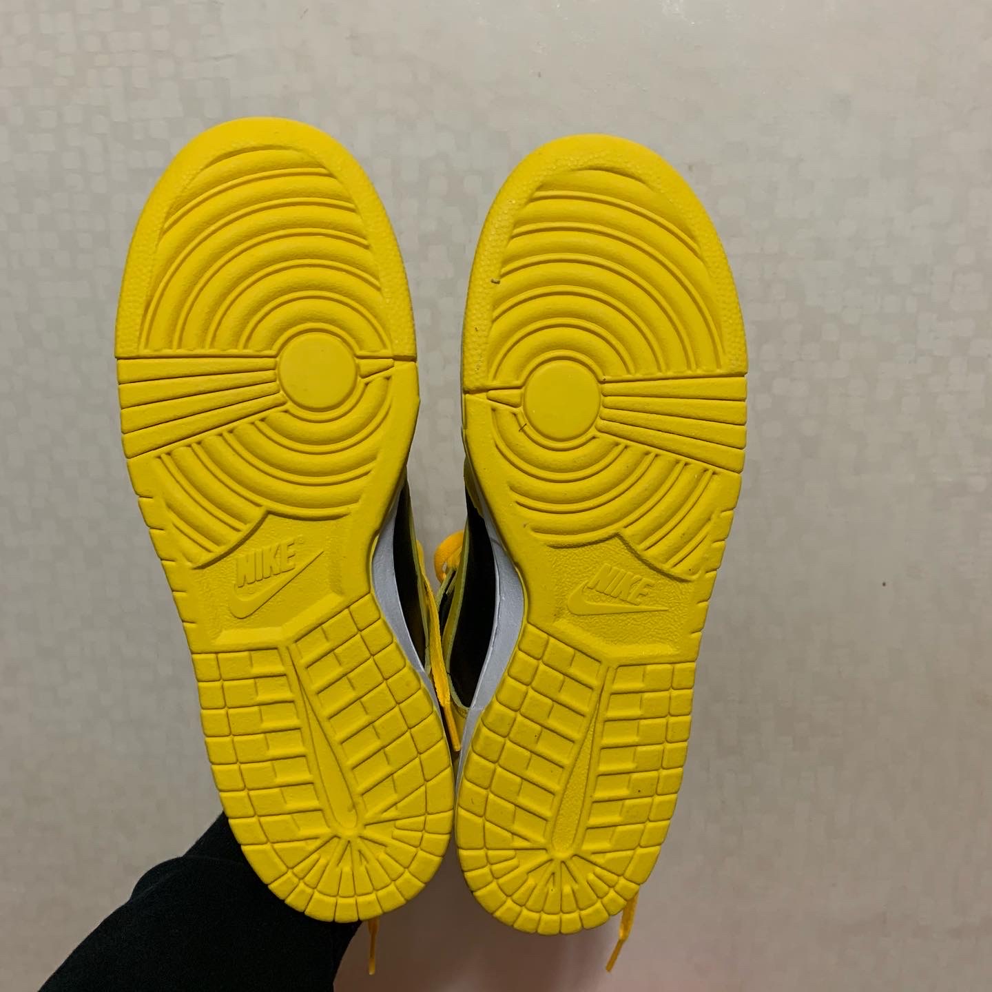 Nike Dunk High SP Varsity Maize 착용 스타일 - 2