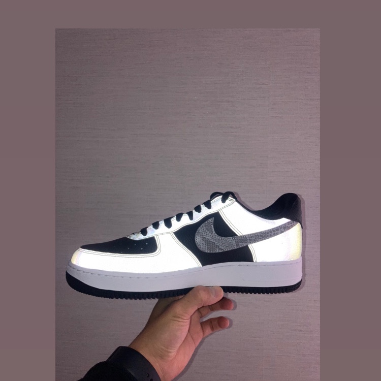 Nike Air Force 1 B Silver Snake 착용 스타일