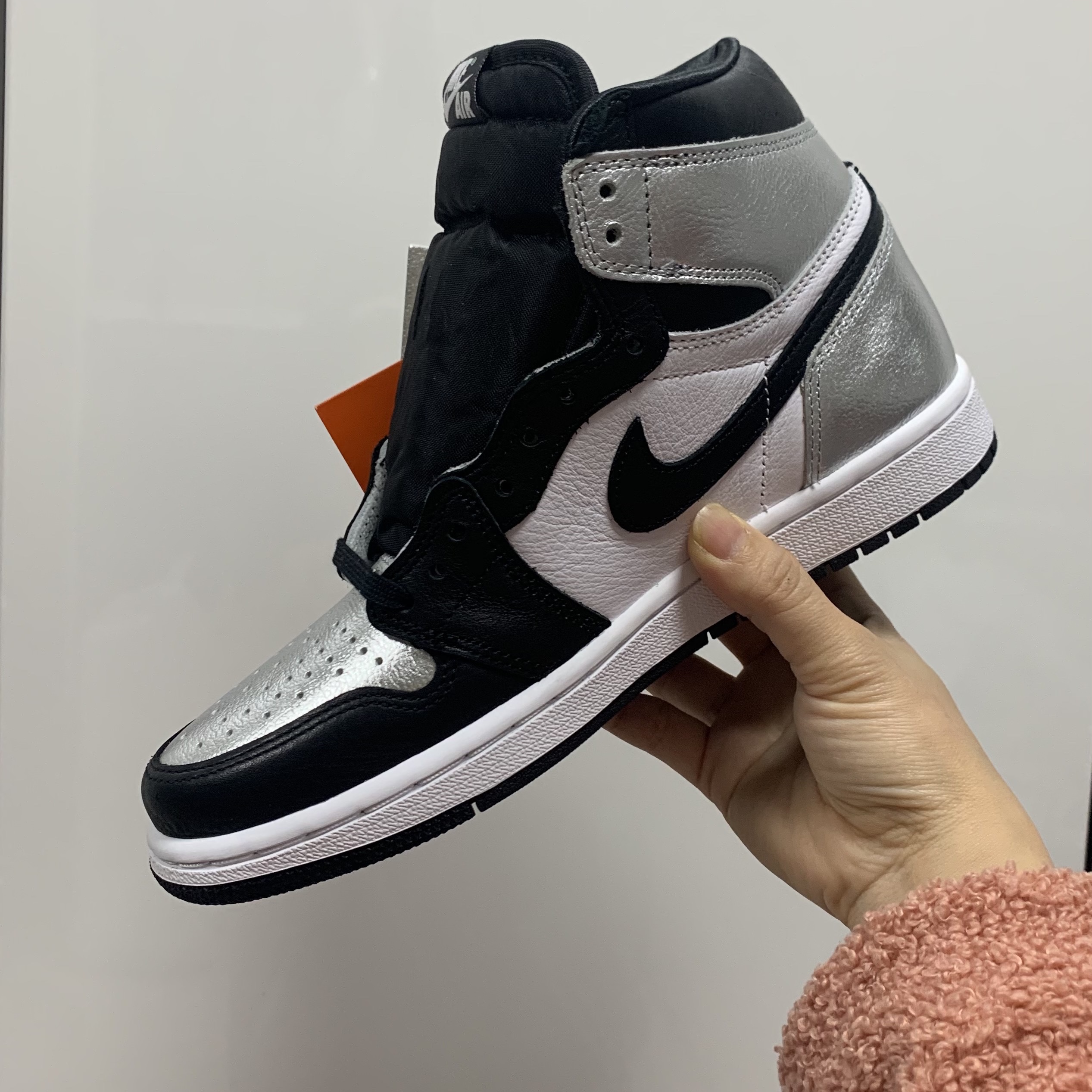 (W) Jordan 1 Retro High OG Silver Toe 착용 스타일 - 3