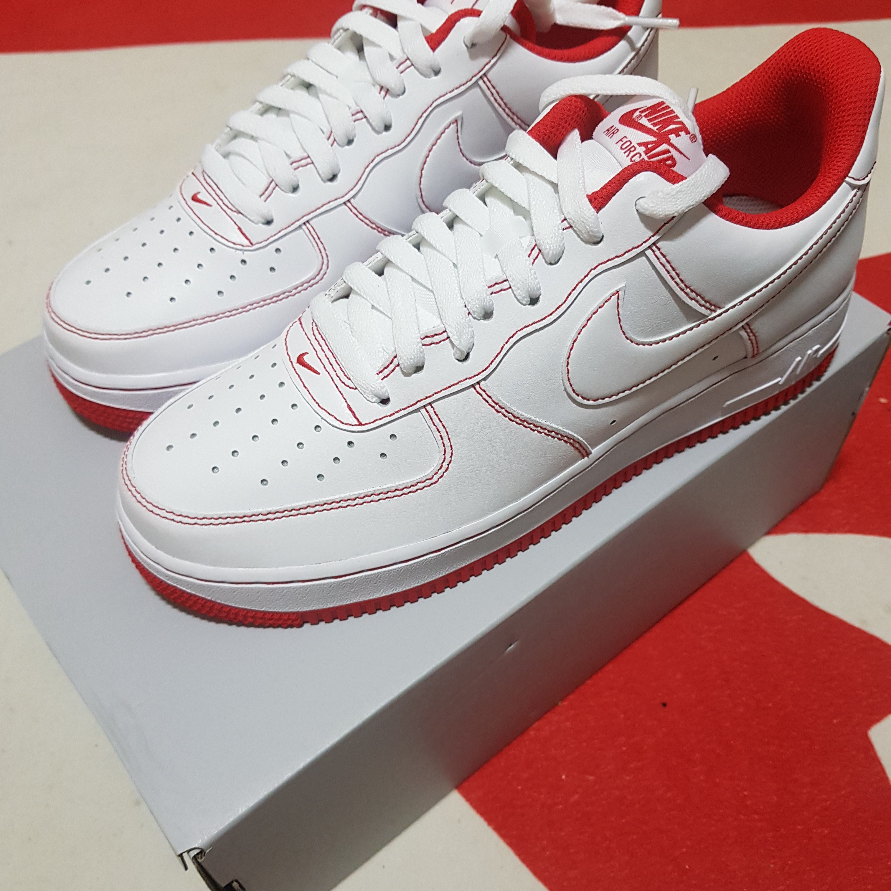Nike Air Force 1 '07 Stitch Radiant Red 착용 스타일 - 1