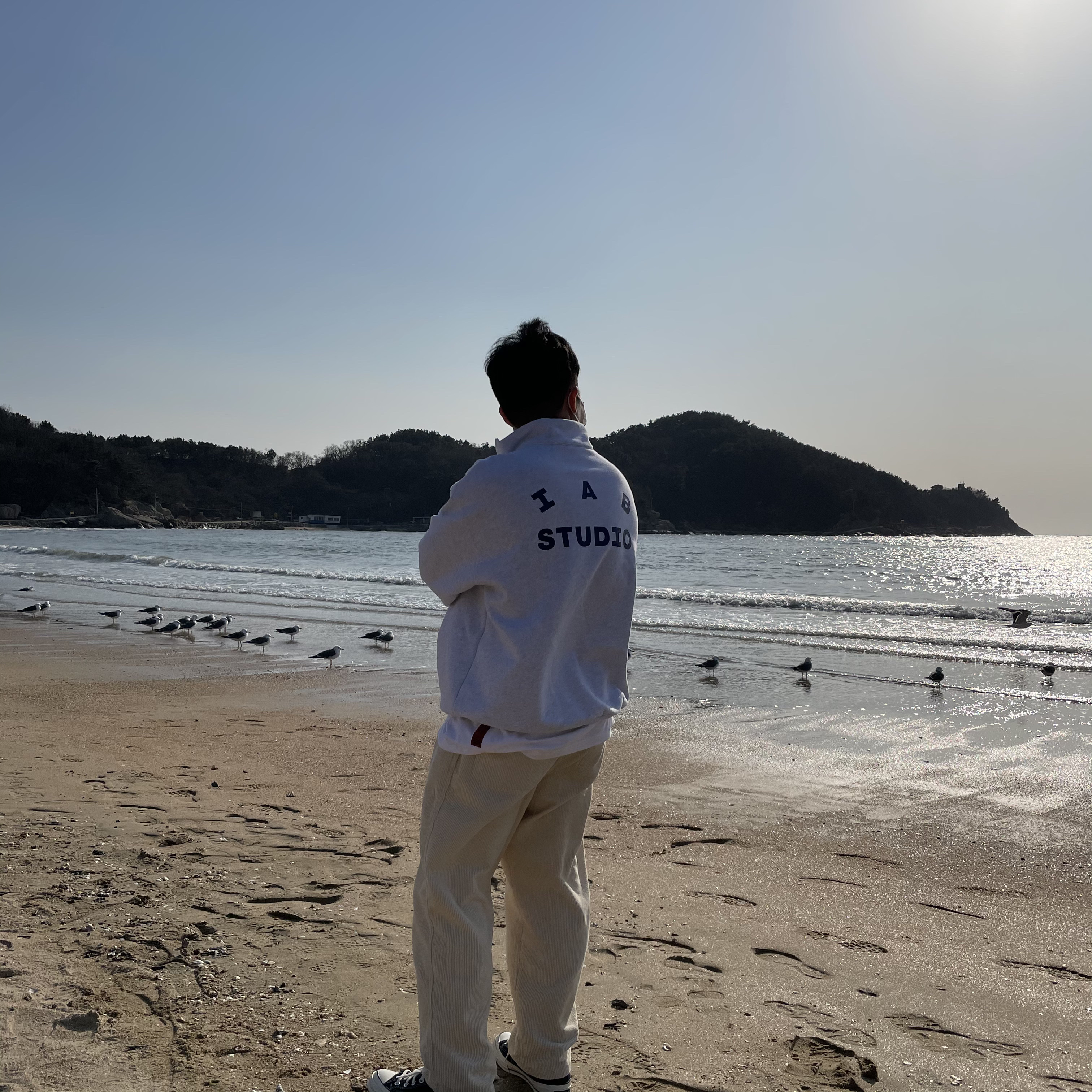 IAB Studio Half Zip Pullover Light Gray 착용 스타일