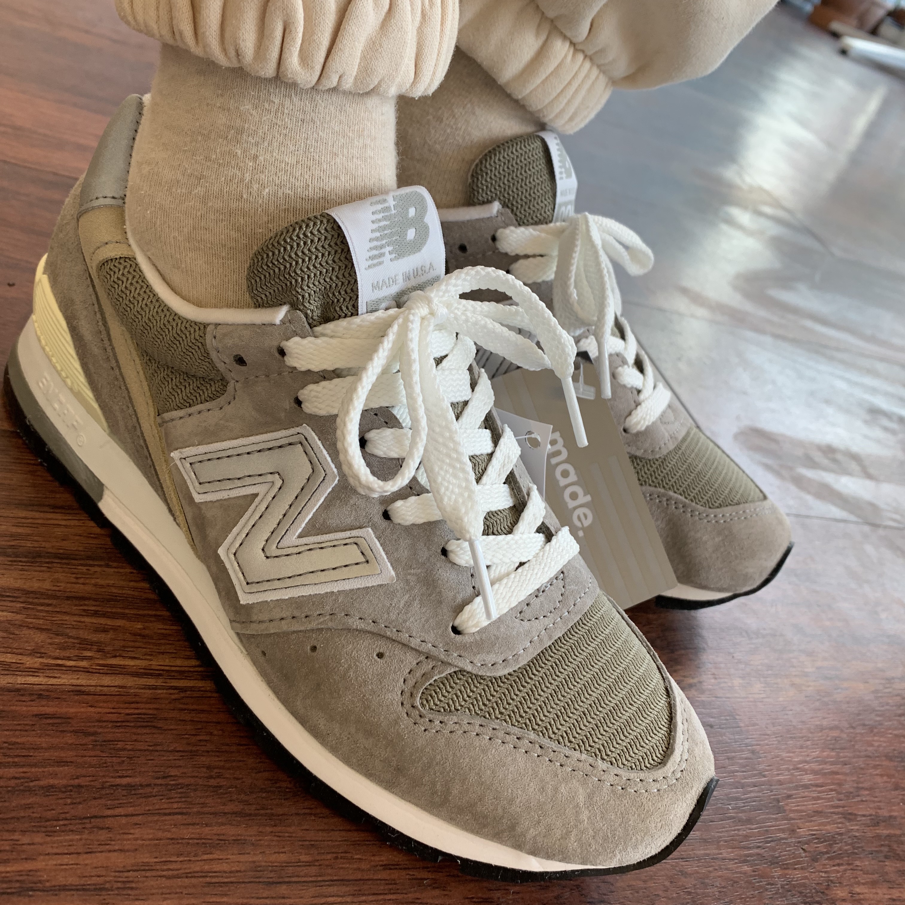 New Balance 996 Made in USA Grey, New Balance 990v4 Made in USA Hemp Linseed 착용 스타일 - 1