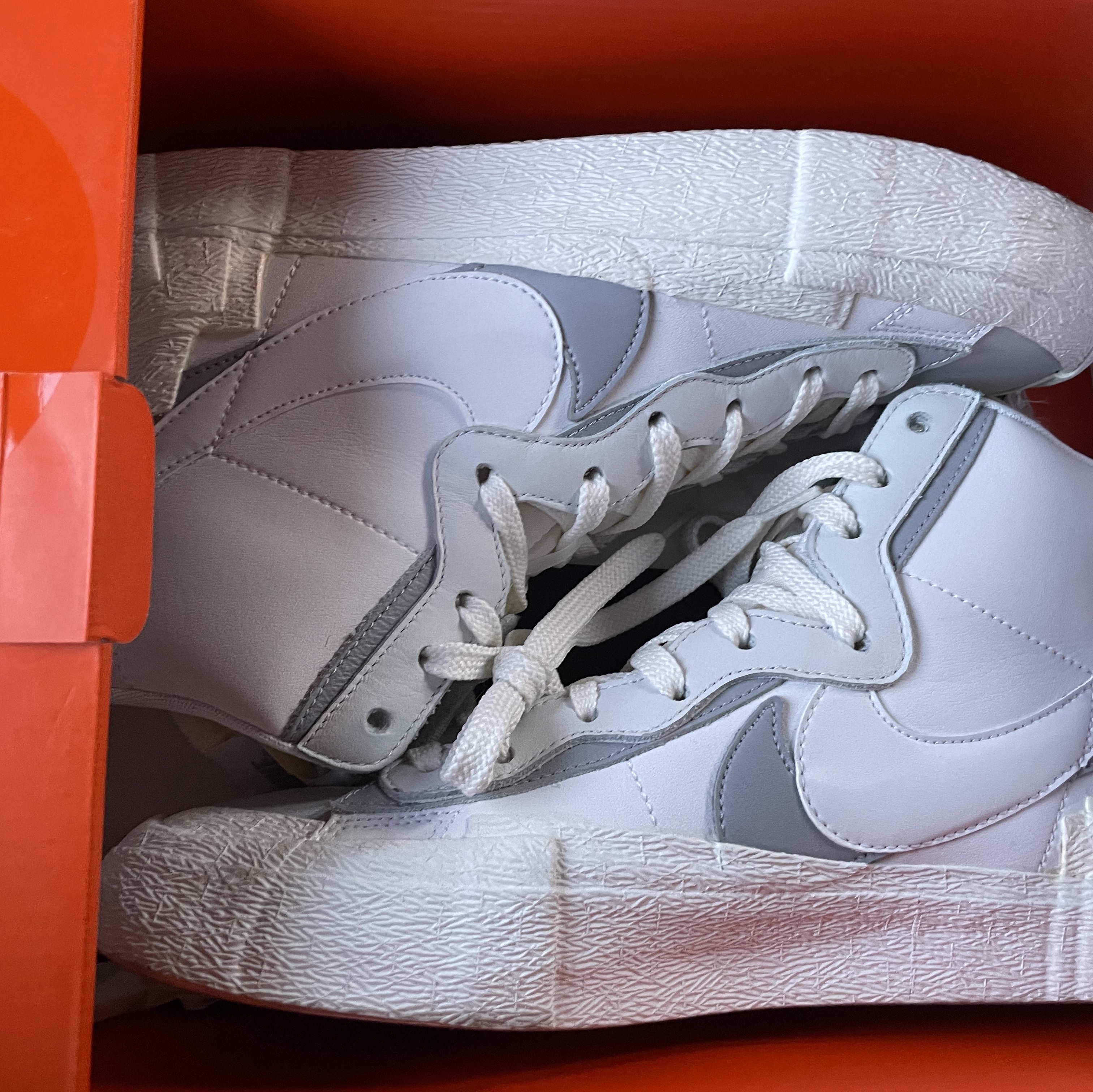 Nike x Sacai Blazer Mid White Grey 착용 스타일