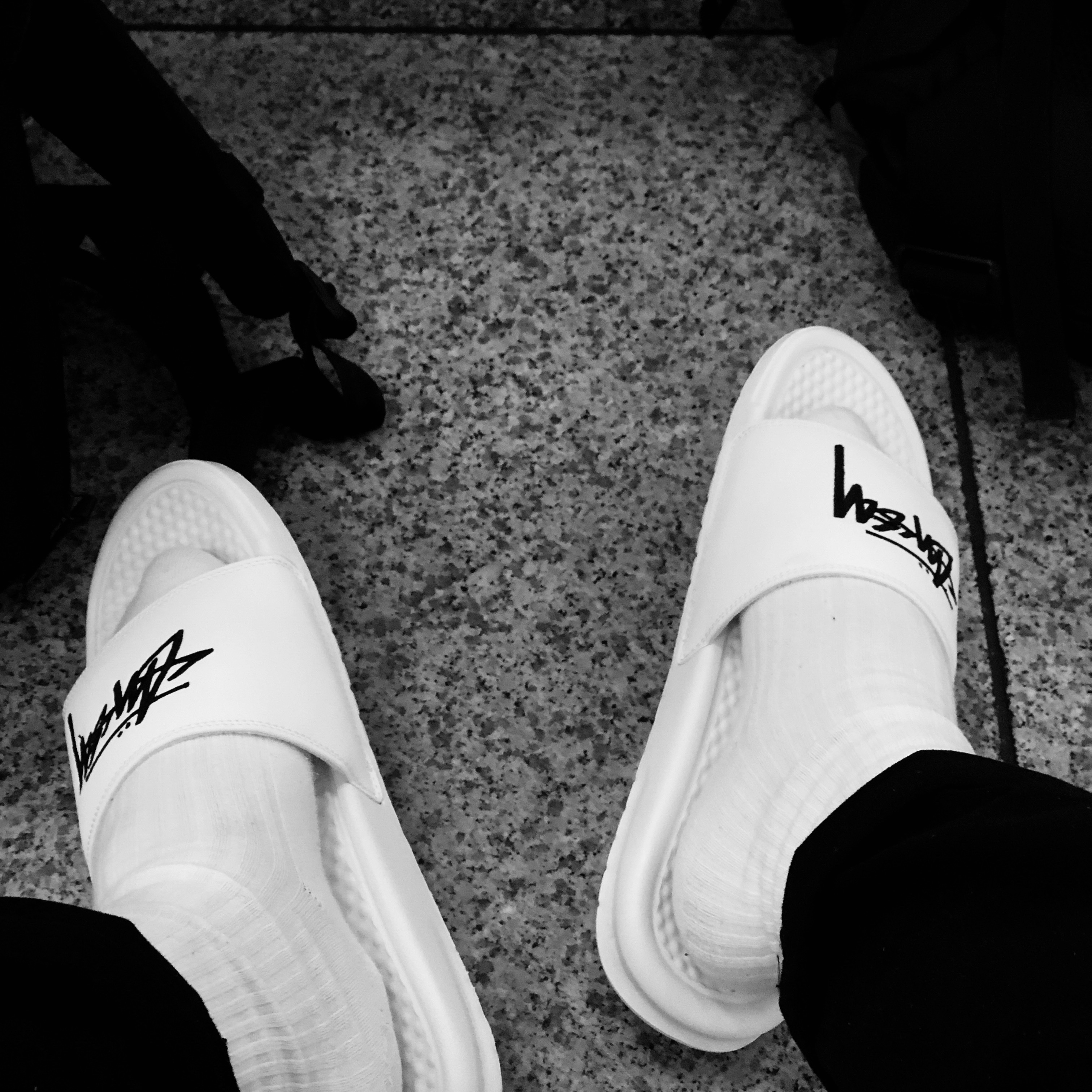 Nike x Stussy Benassi Slide Sail 착용 스타일