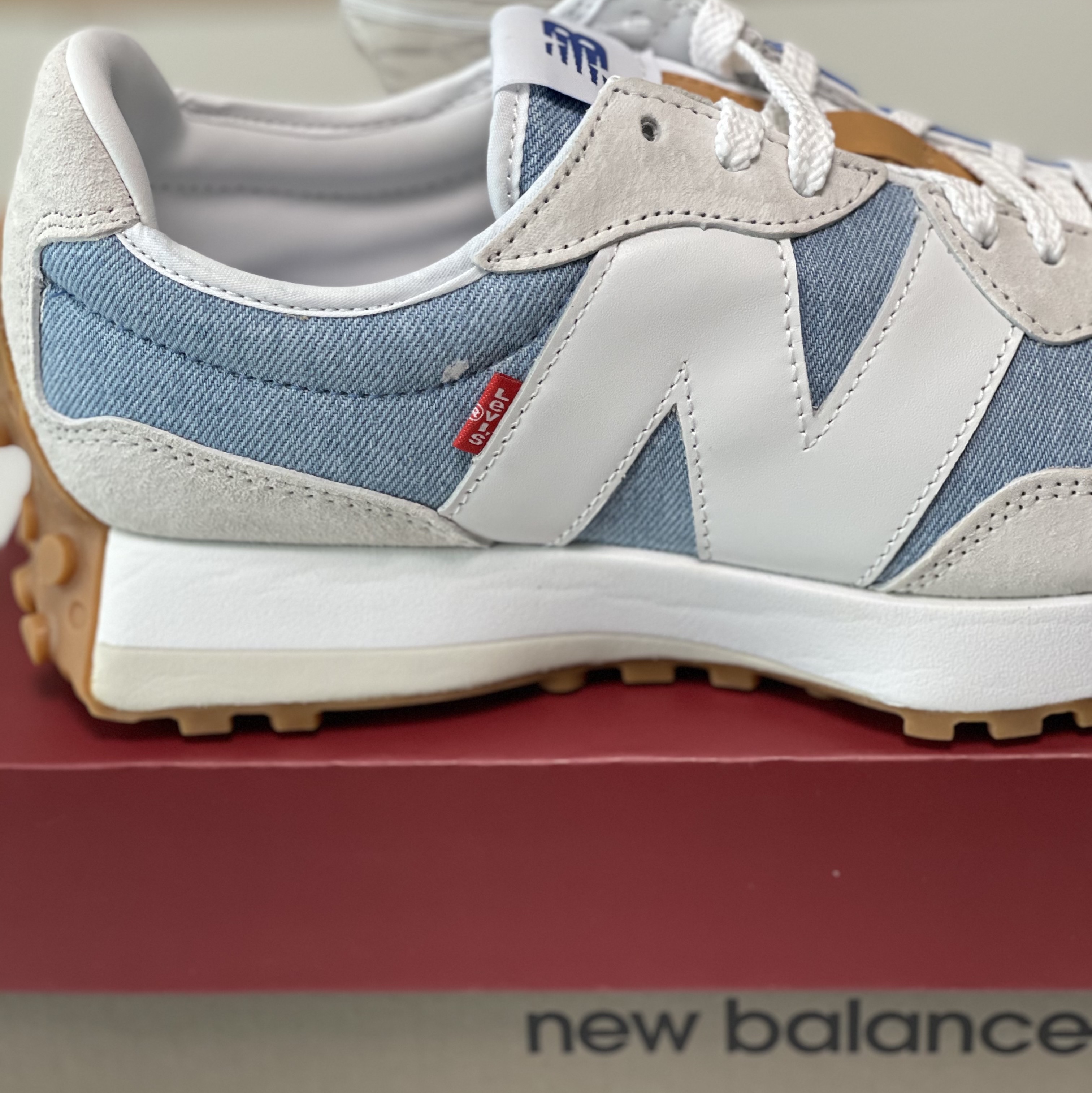 (W) New Balance x Levi's 327 Blue - Levi's Tag 착용 스타일 - 3
