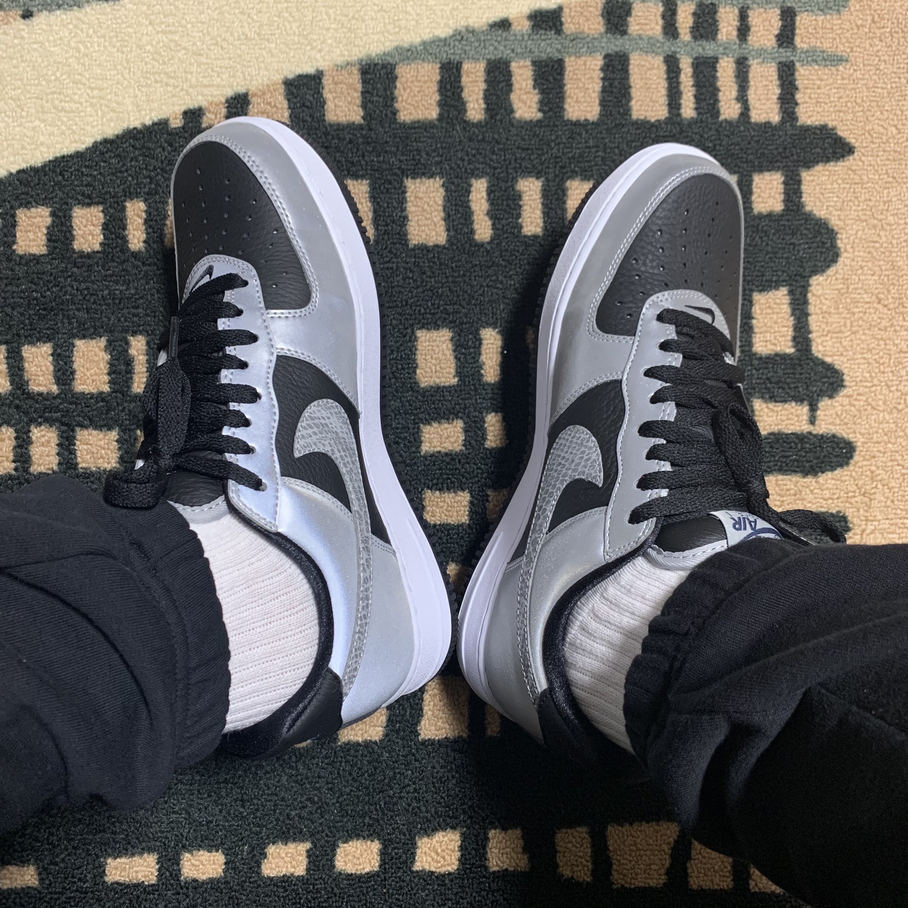 Nike Air Force 1 B Silver Snake 착용 스타일 - 1