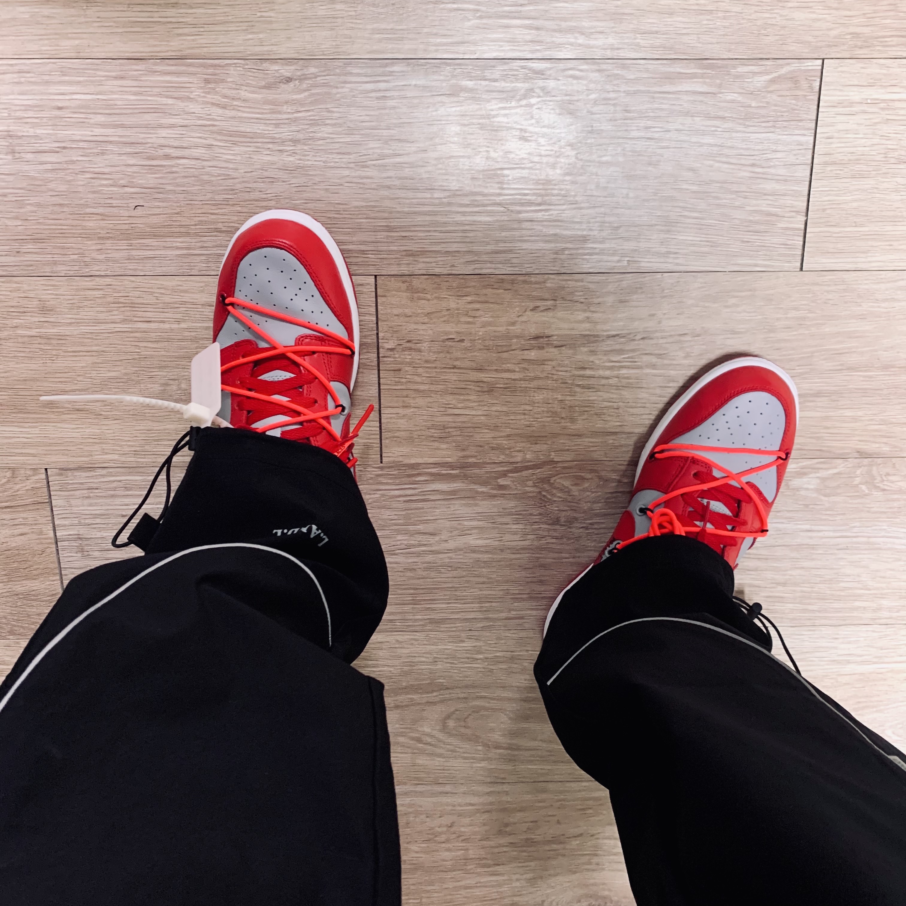 Nike x Off-White Dunk Low University Red 착용 스타일 - 2