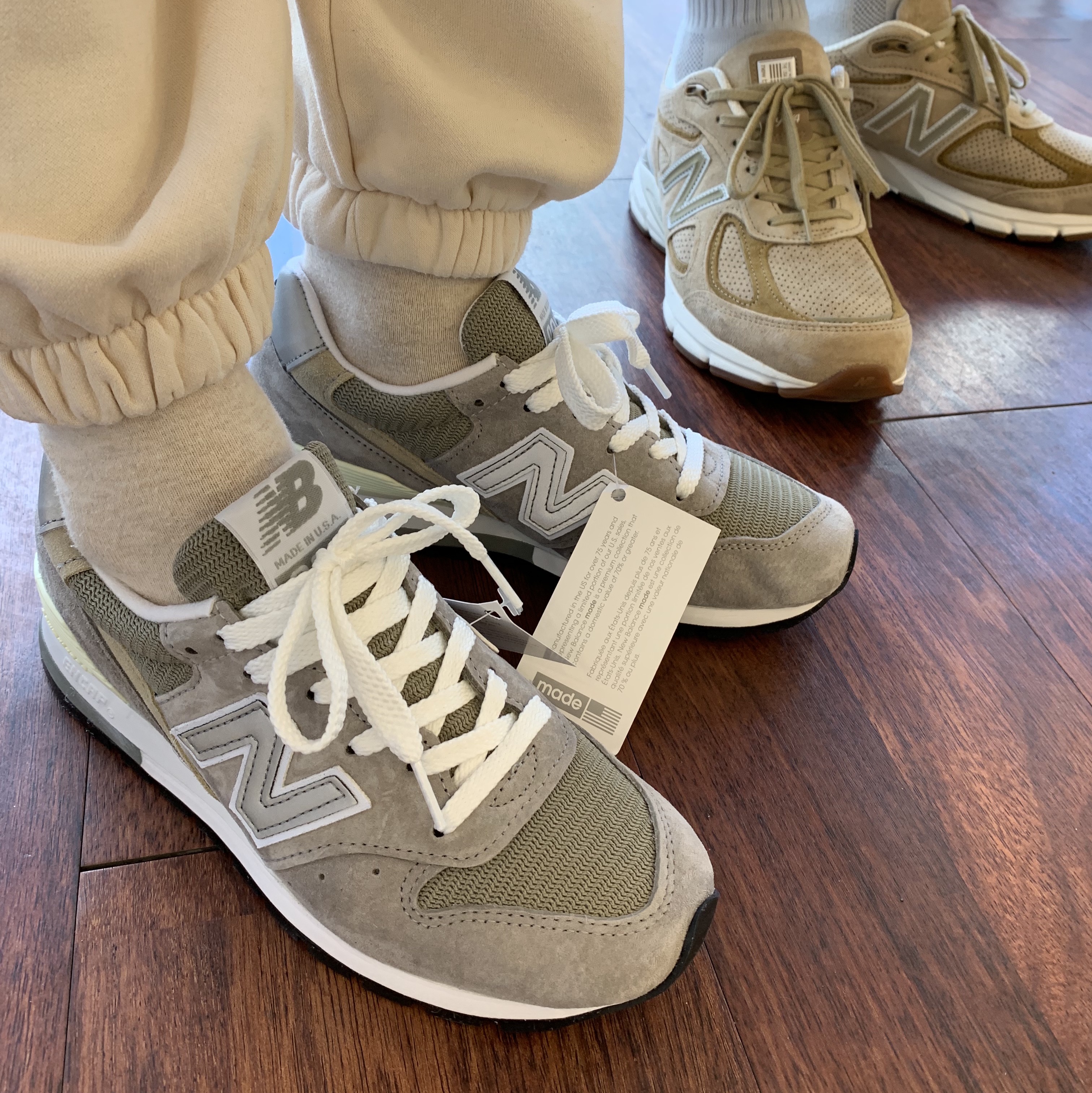 New Balance 996 Made in USA Grey, New Balance 990v4 Made in USA Hemp Linseed 착용 스타일 - 4