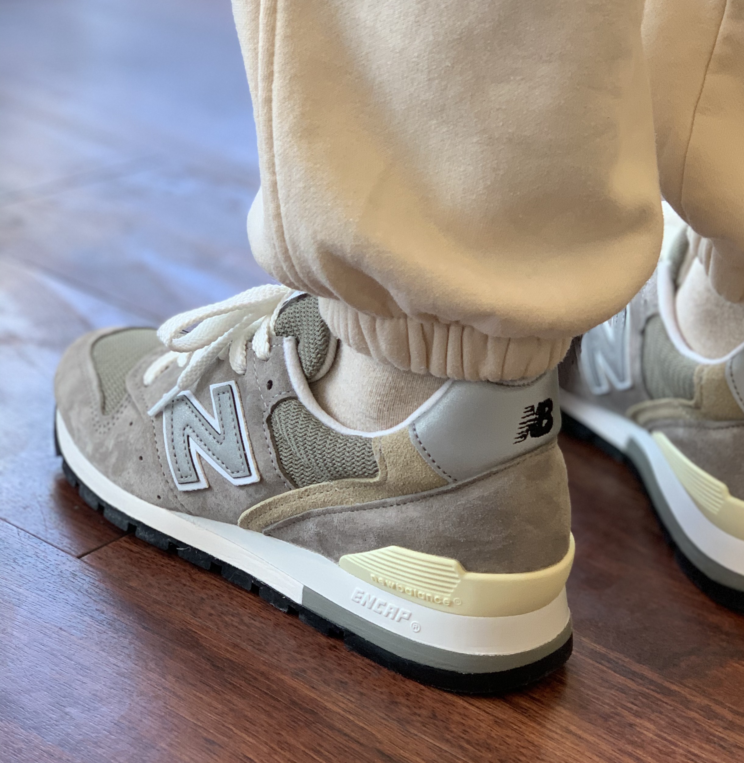 New Balance 996 Made in USA Grey, New Balance 990v4 Made in USA Hemp Linseed 착용 스타일 - 3