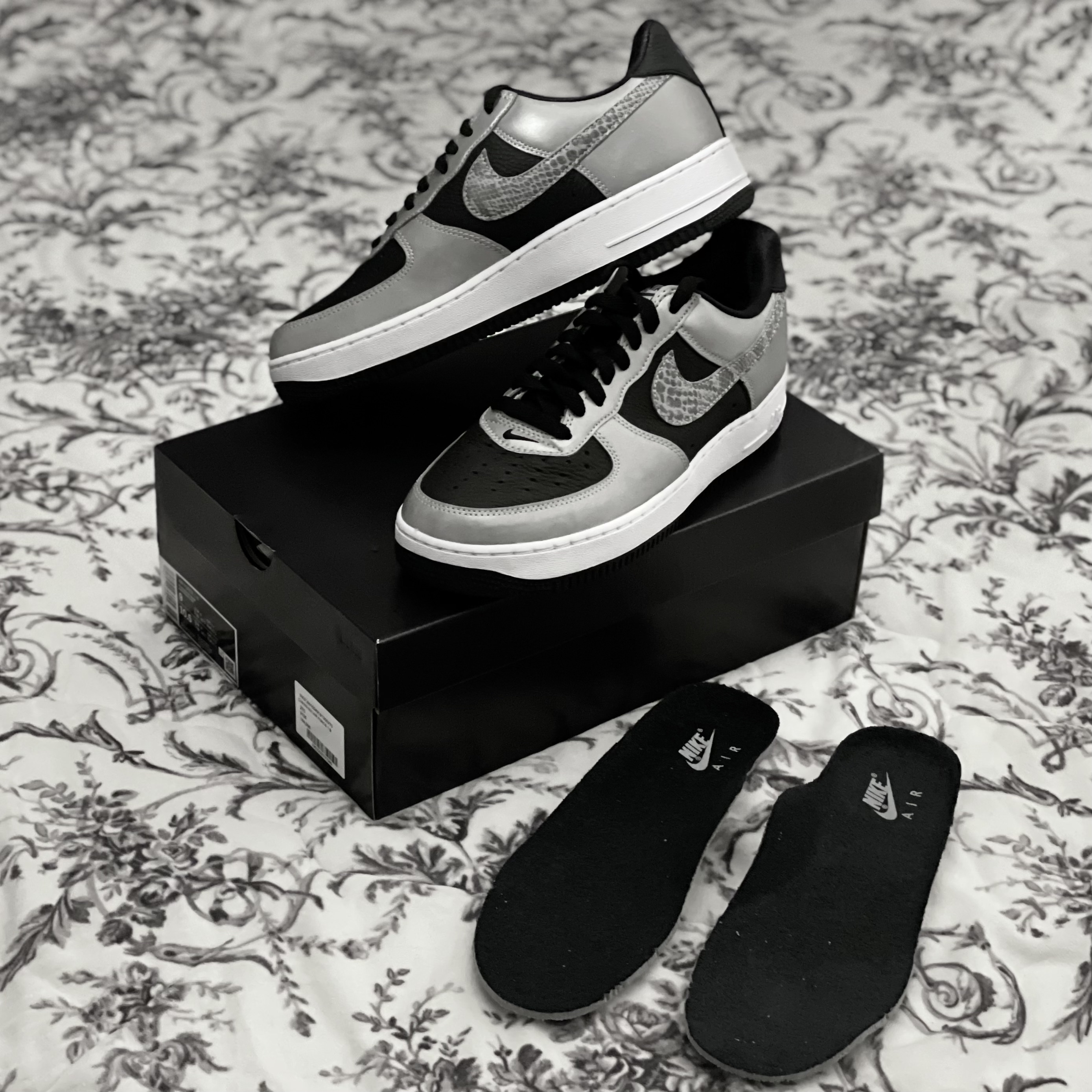 Nike Air Force 1 B Silver Snake 착용 스타일 - 1