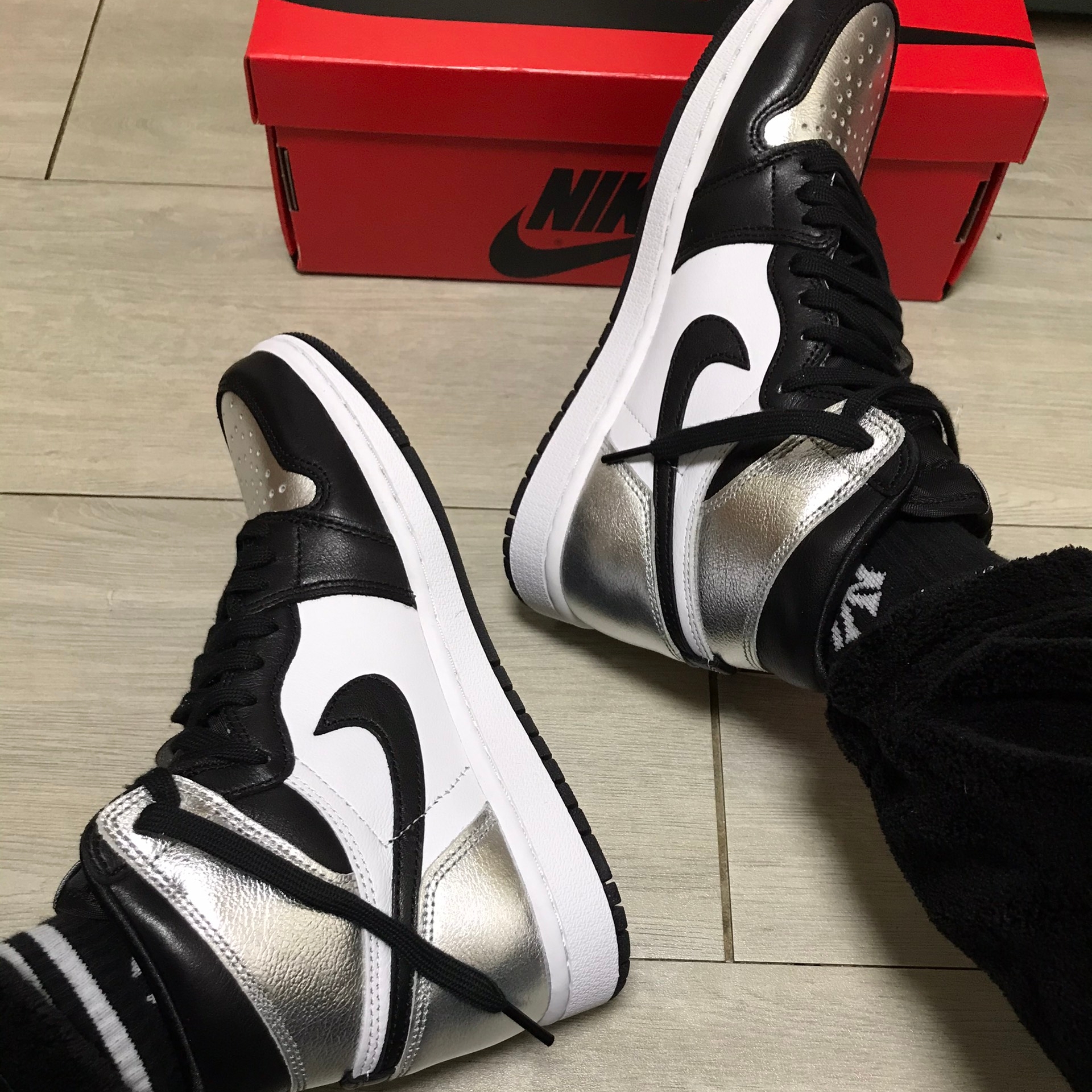 (W) Jordan 1 Retro High OG Silver Toe 착용 스타일