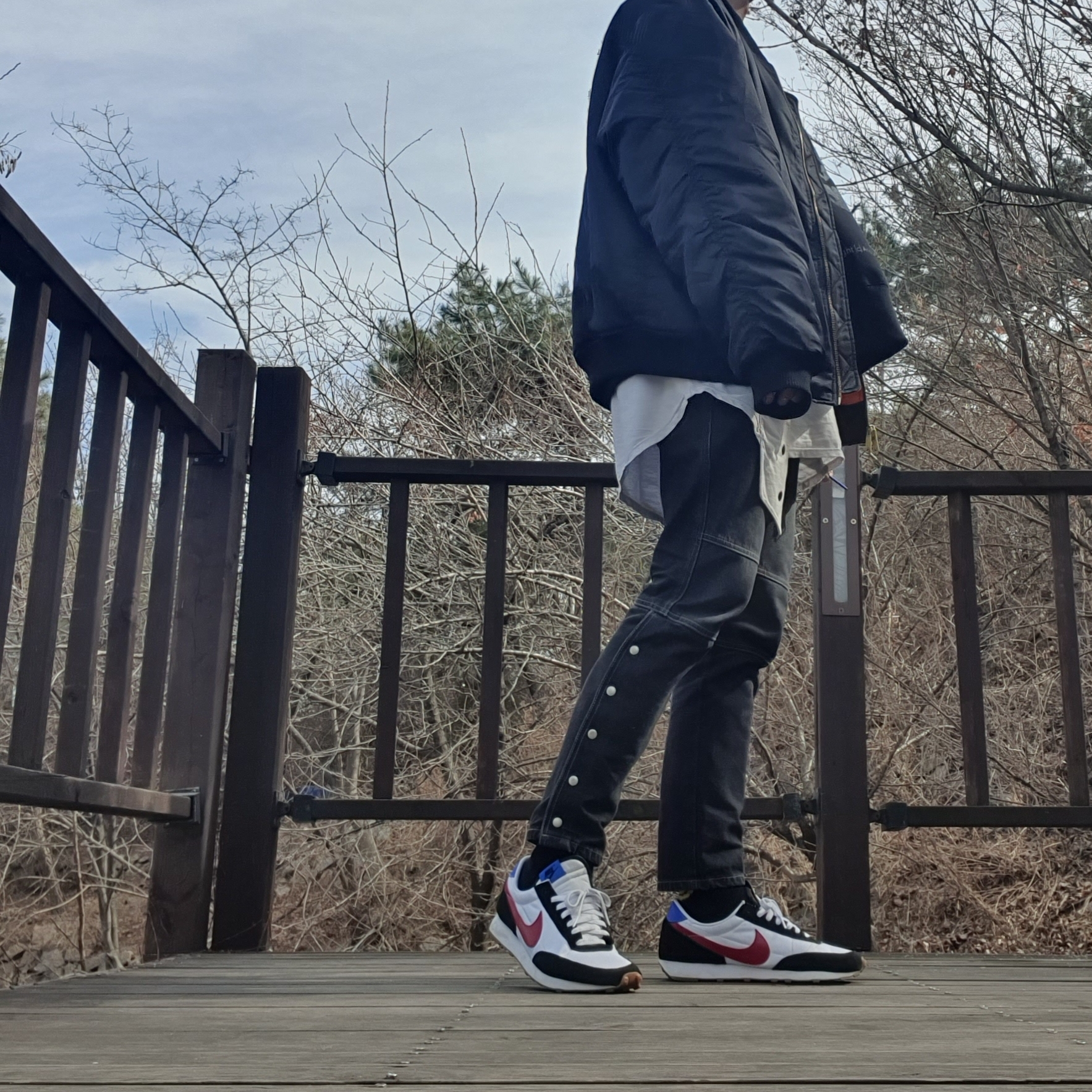 (W) Nike Daybreak White Noble Red 착용 스타일