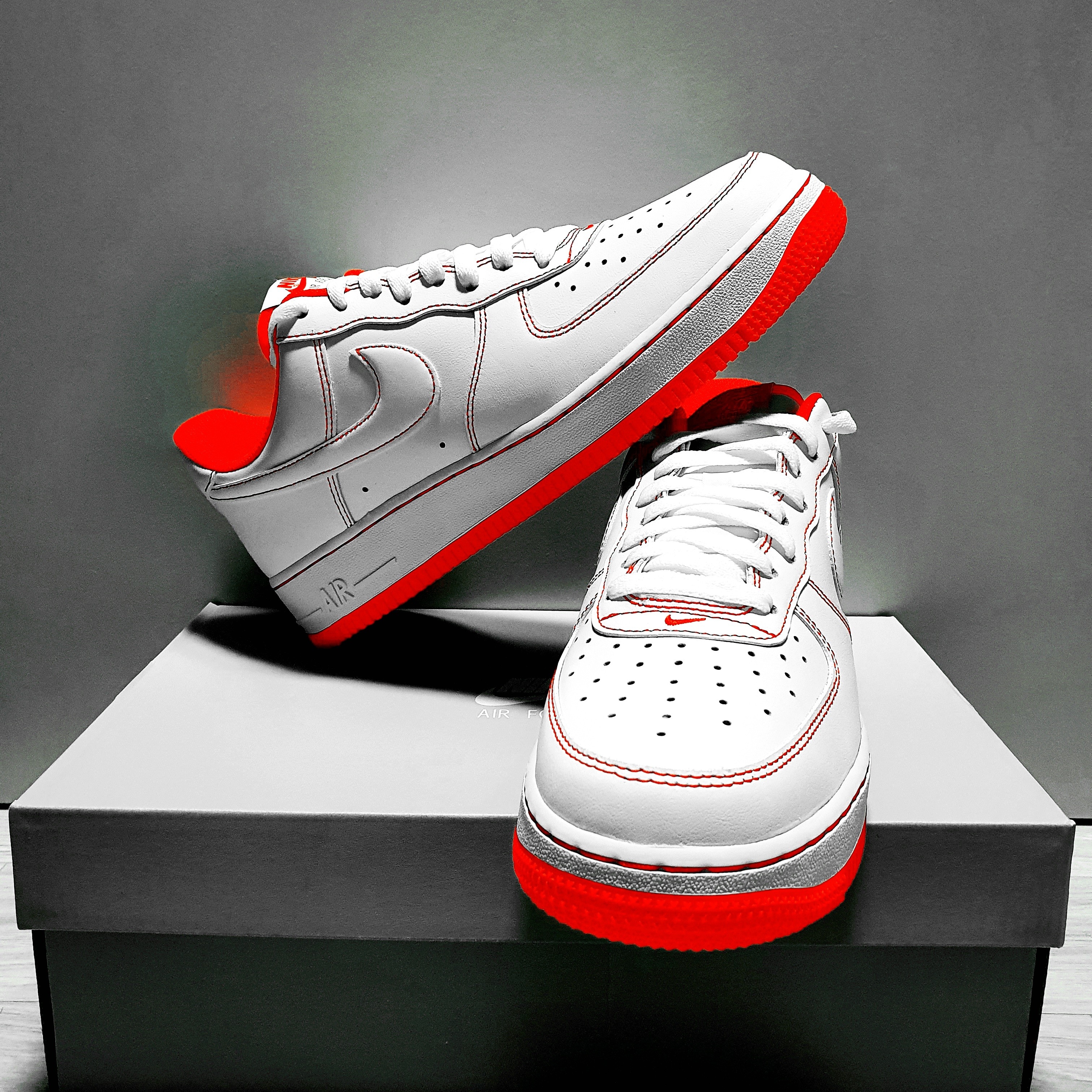 Nike Air Force 1 '07 Stitch Radiant Red 착용 스타일 - 1