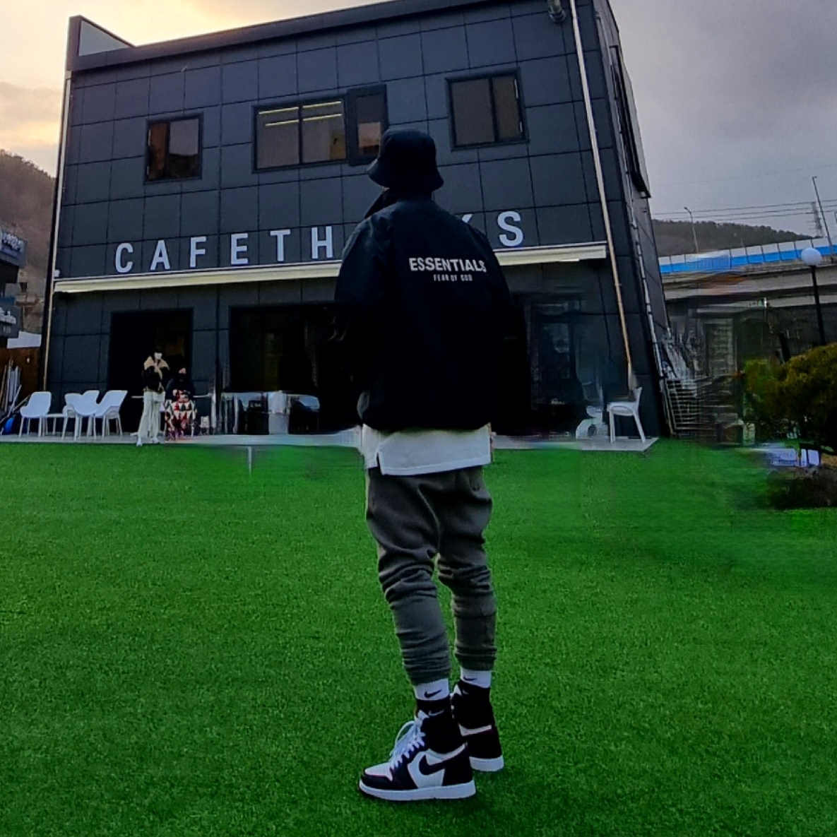 Essentials Coach Jacket Dark Slate/Stretch Limo/Black - 20FW, Jordan 1 Retro High OG Bloodline 착용 스타일