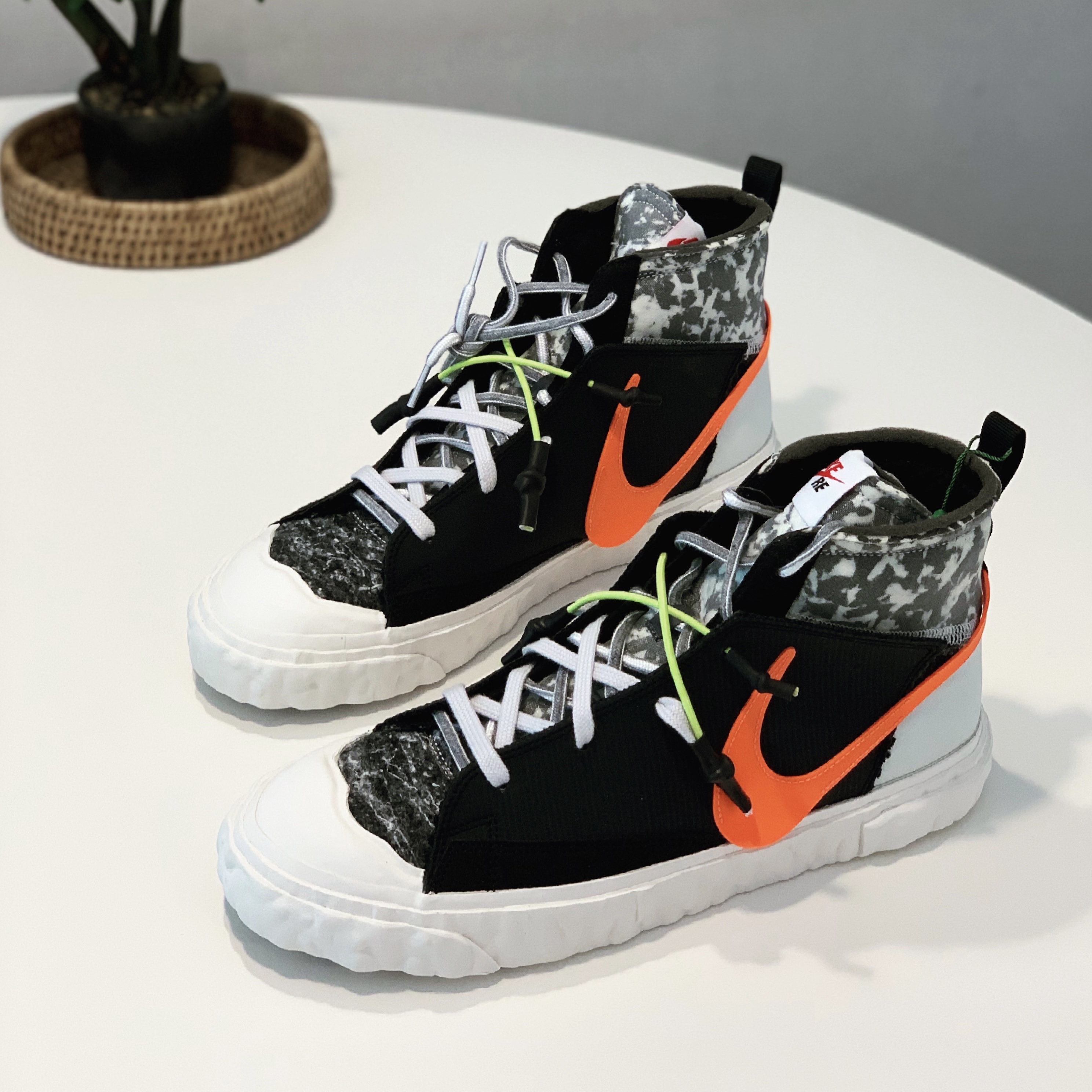 Nike x Readymade Blazer Mid Black 착용 스타일 - 2