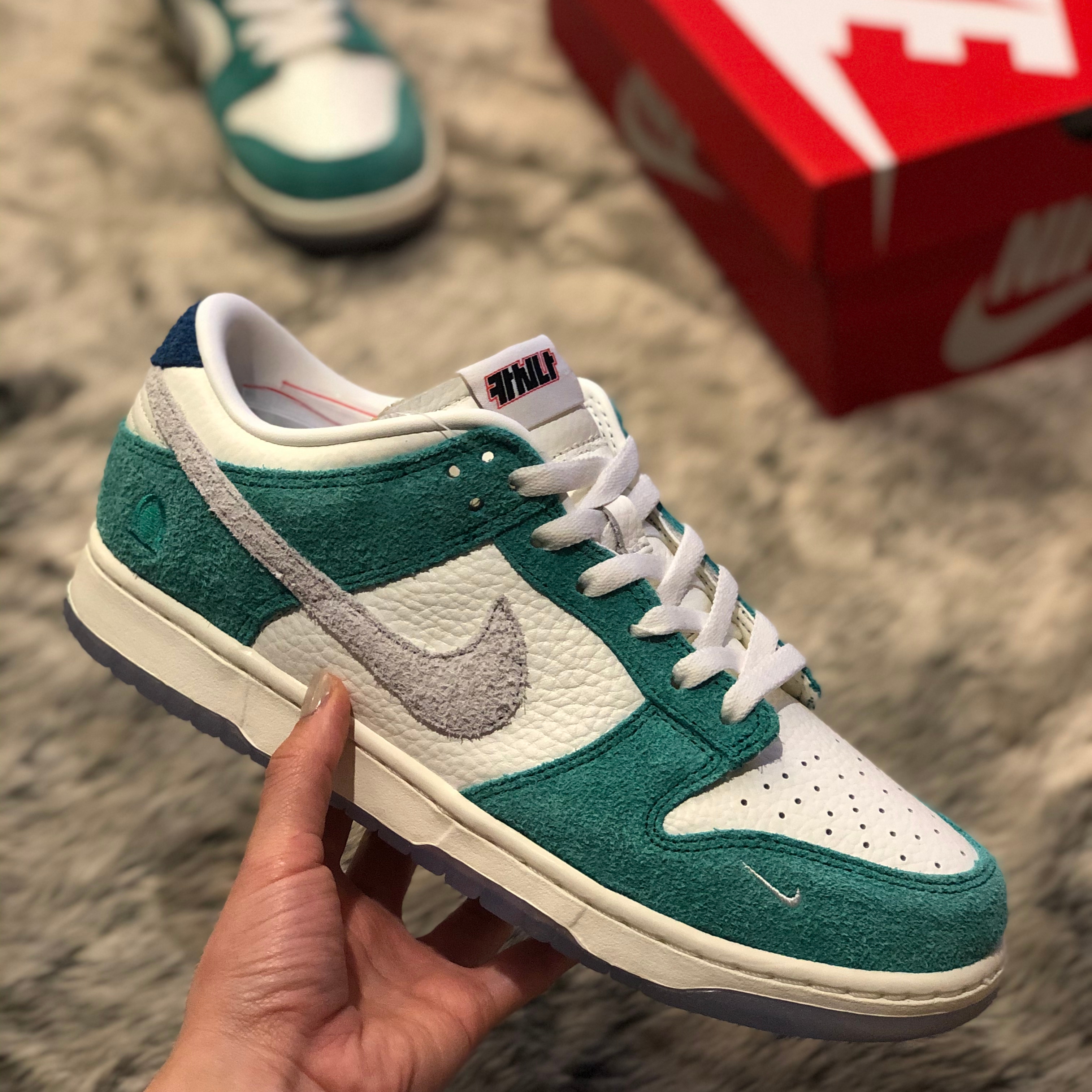 Nike x Kasina Dunk Low Road Sign - Kasina Exclusive 착용 스타일 - 1