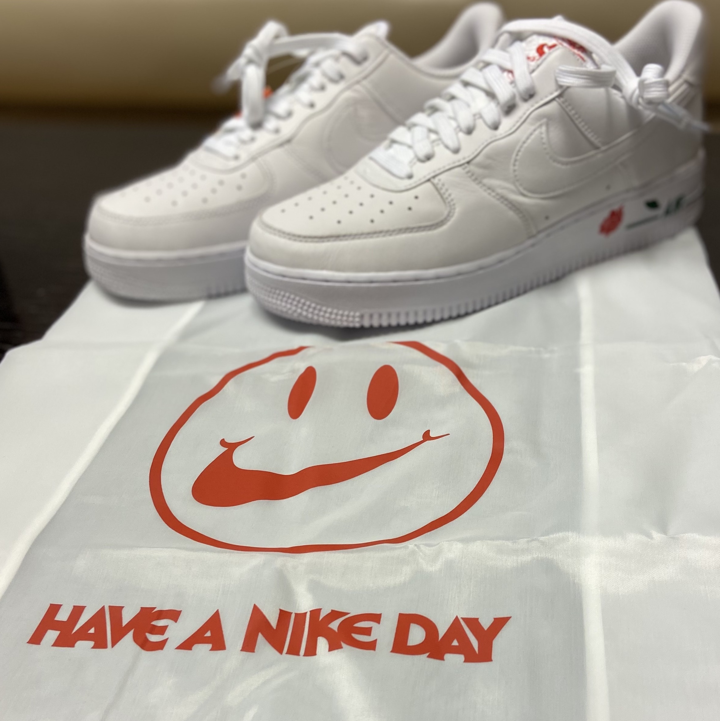 Nike Air Force 1 '07 LX White Bag 착용 스타일 - 5
