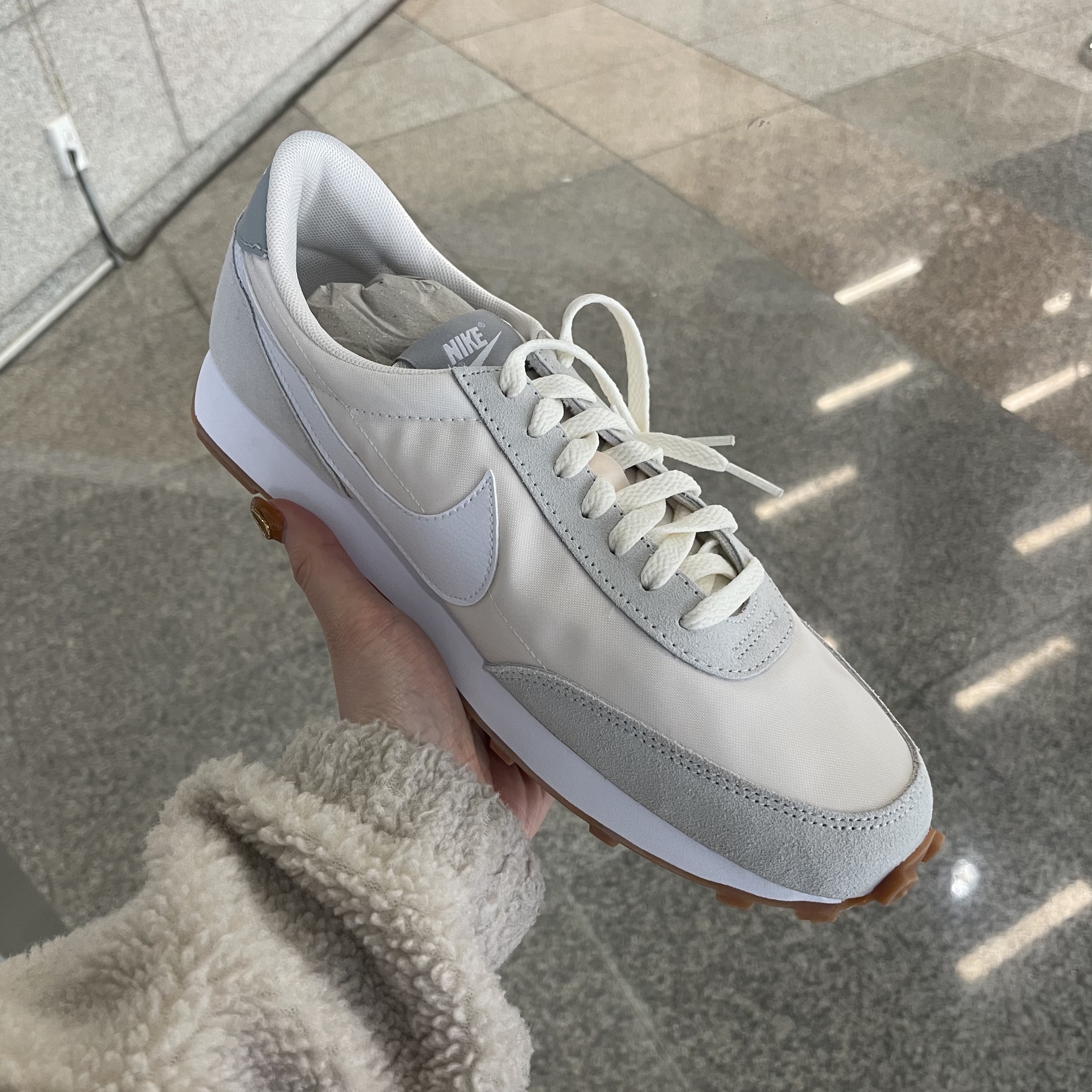 (W) Nike Daybreak Summit White 착용 스타일