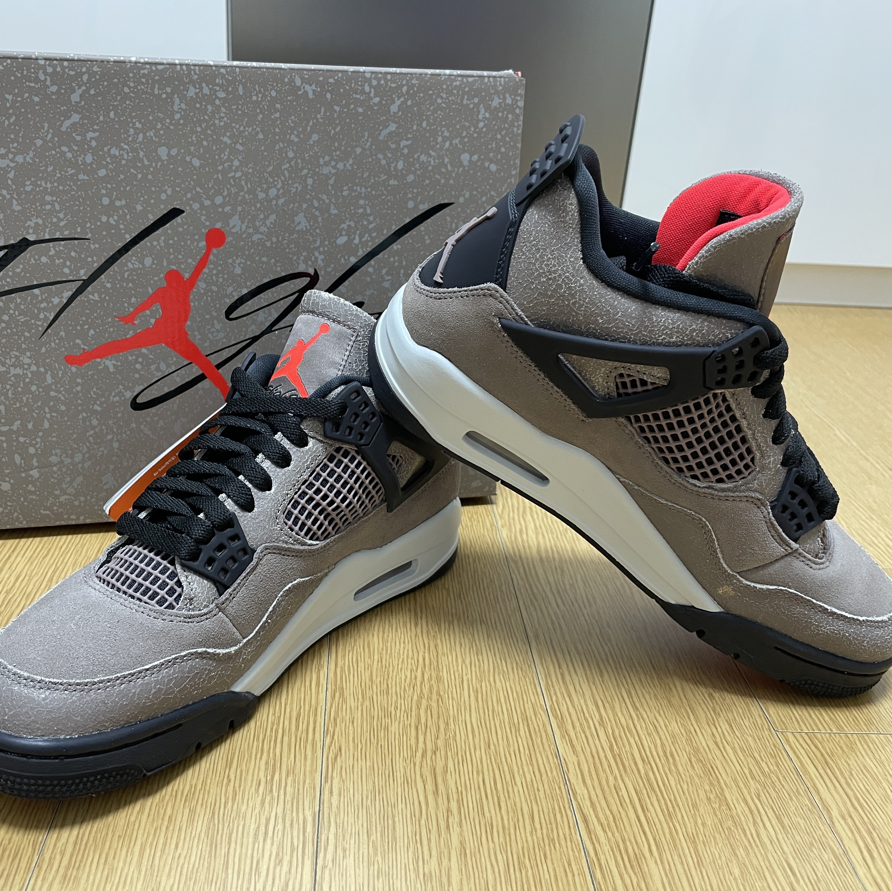 Jordan 4 Retro Taupe Haze 착용 스타일 - 1