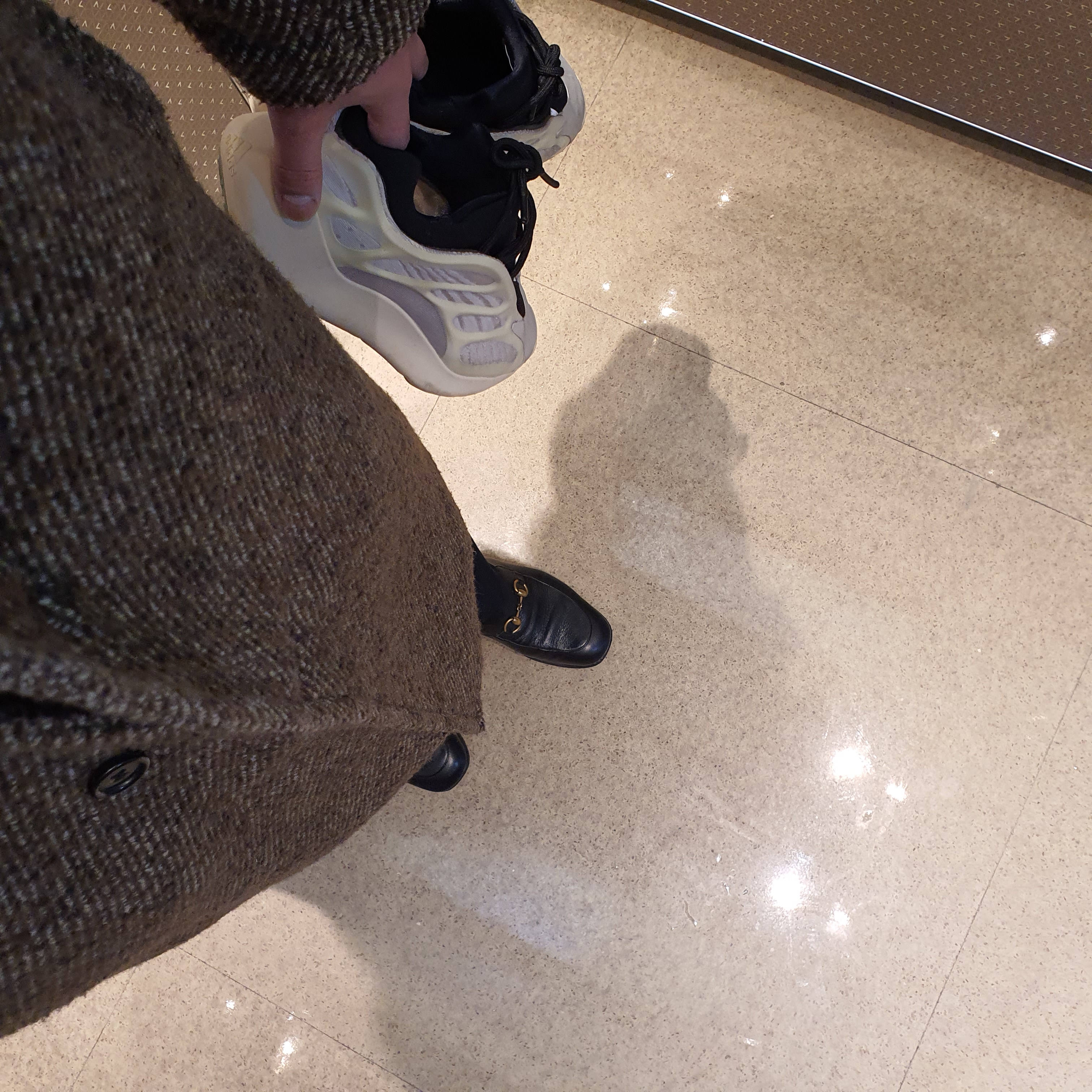 Adidas Yeezy 700 V3 Azael 2019 착용 스타일