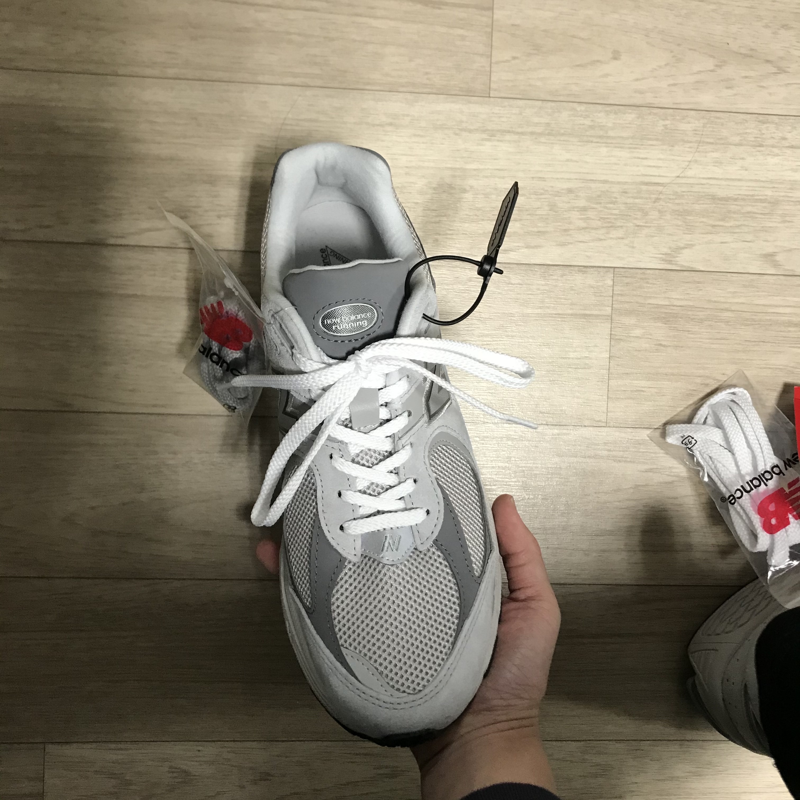 New Balance 2002R T2 Gray 착용 스타일 - 1