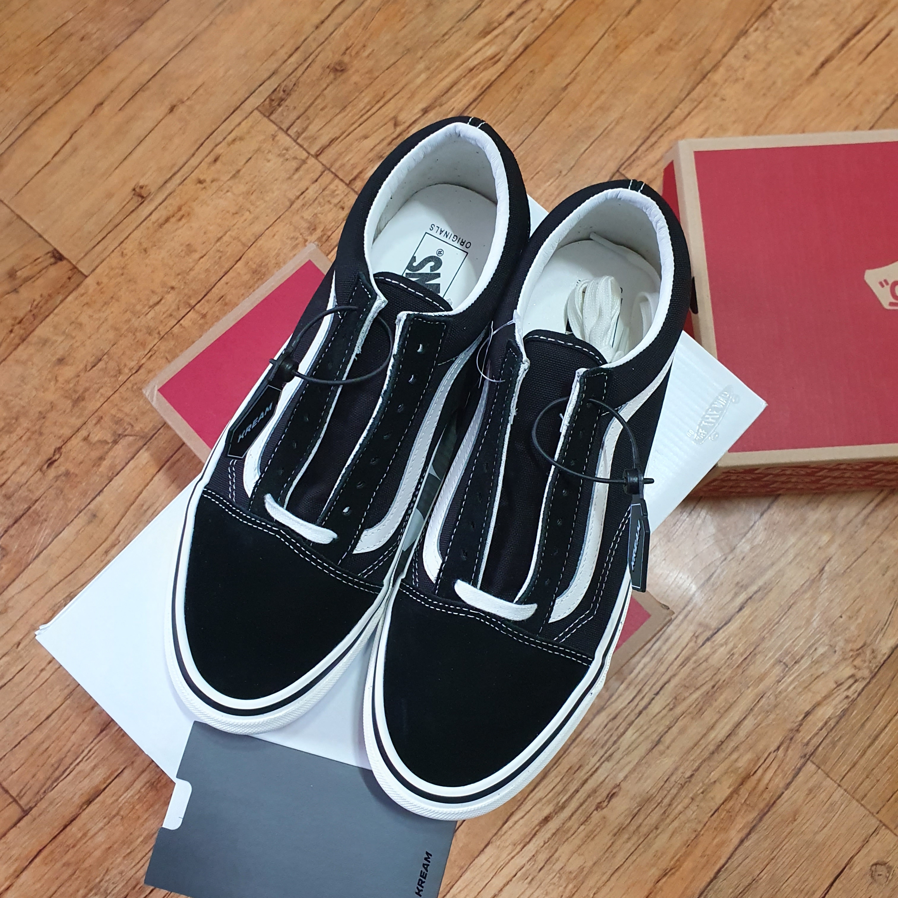 Vans Vault x CDG OG Old Skool LX Side Wall 착용 스타일 - 1