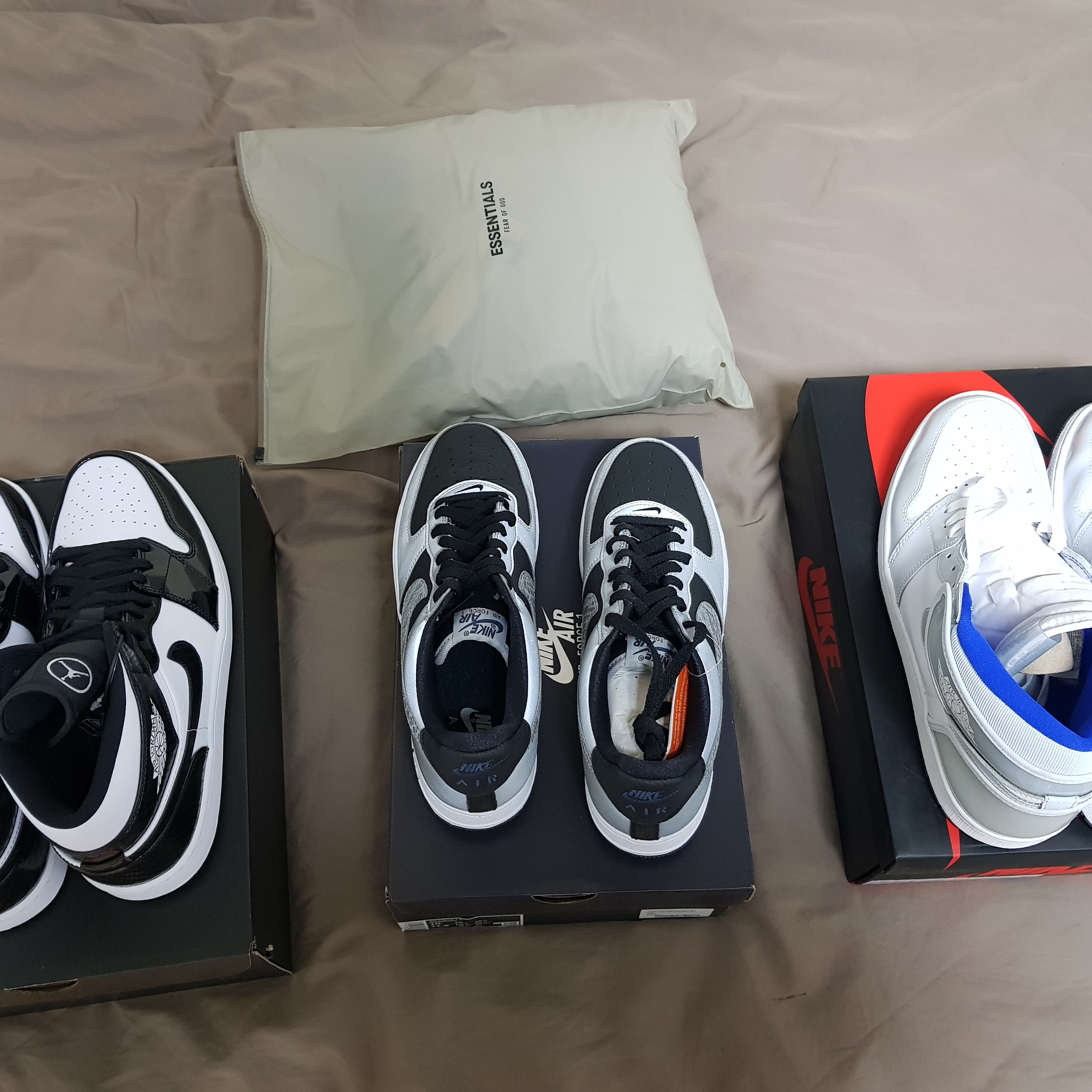 Jordan 1 Mid SE ASW Black, Nike Air Force 1 B Silver Snake 착용 스타일