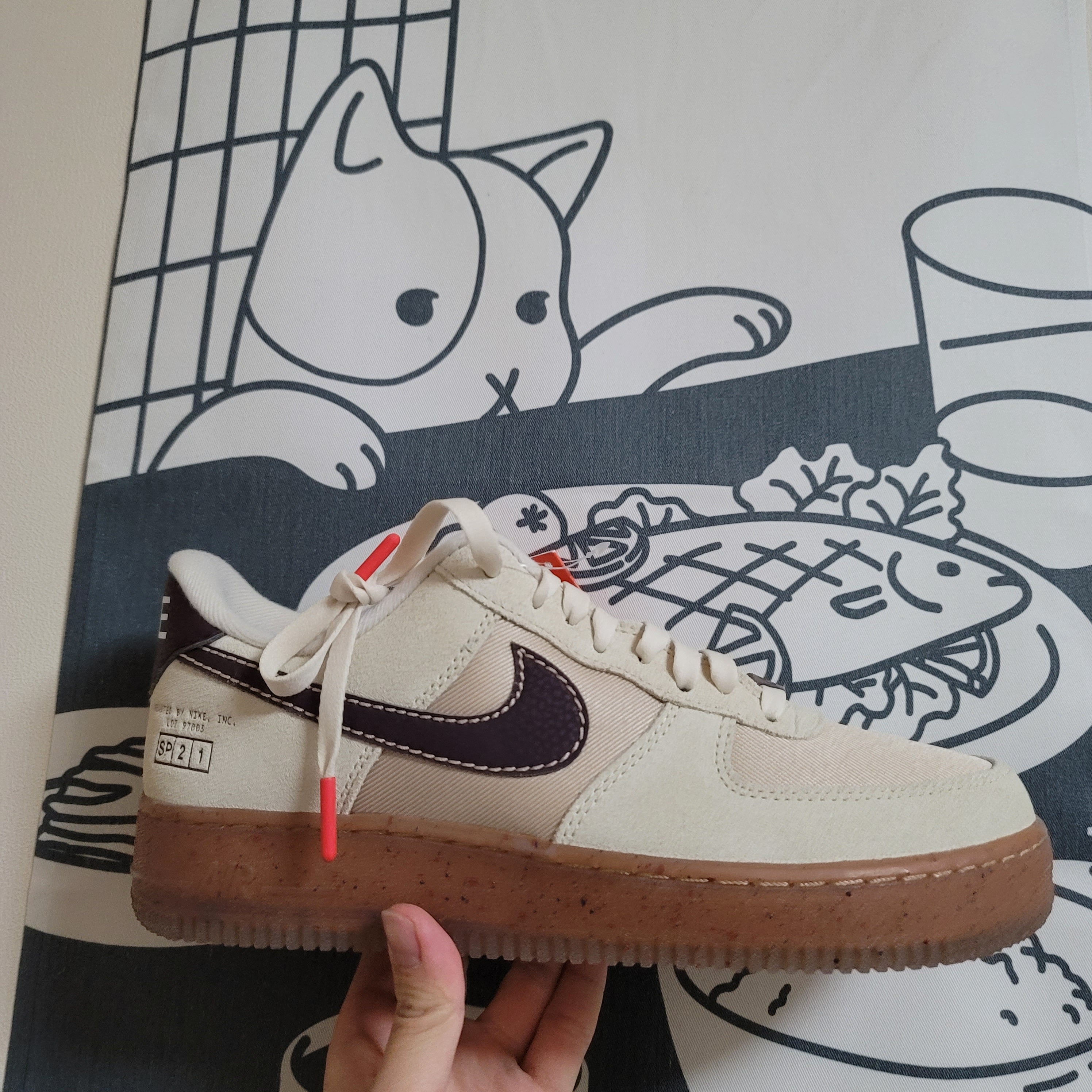 Nike Air Force 1 '07 LV8 Coffee 착용 스타일