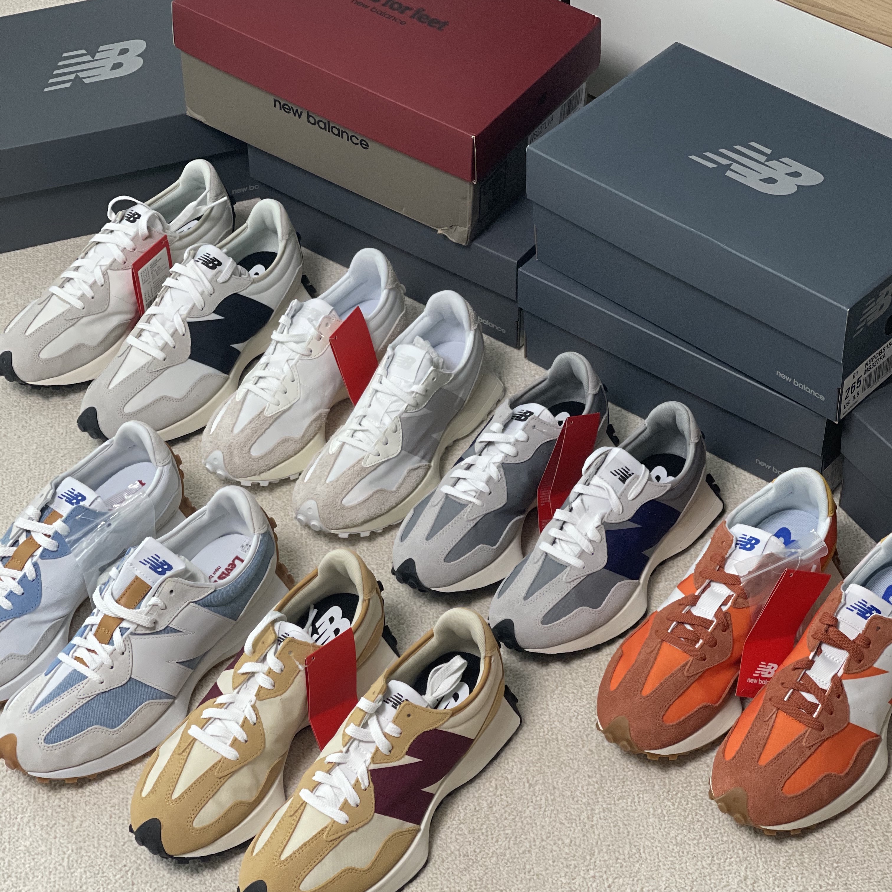 (W) New Balance 327 White Moonbeam, New Balance 327 White Black 착용 스타일 - 1