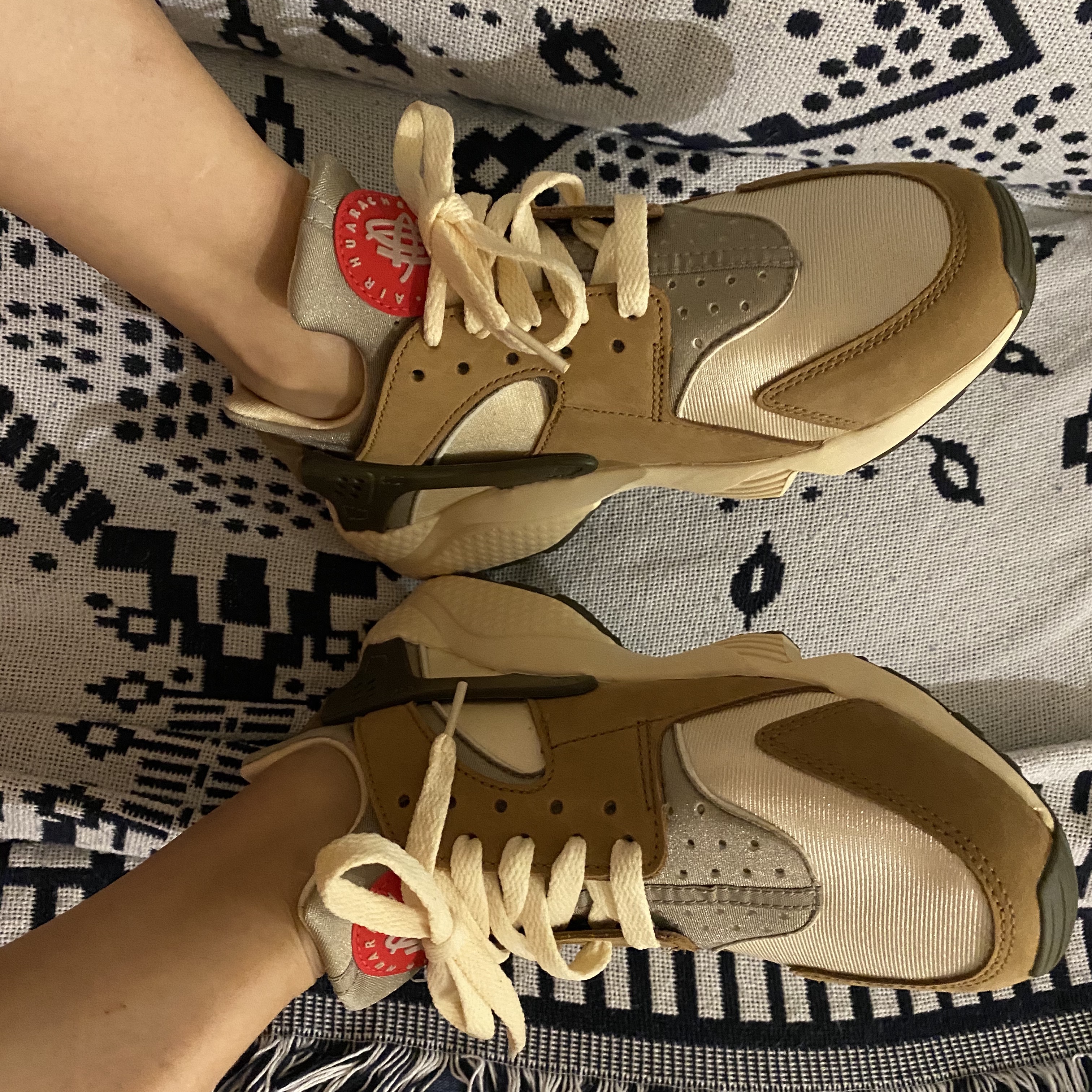 Nike x Stussy Air Huarache LE Desert Oak 착용 스타일