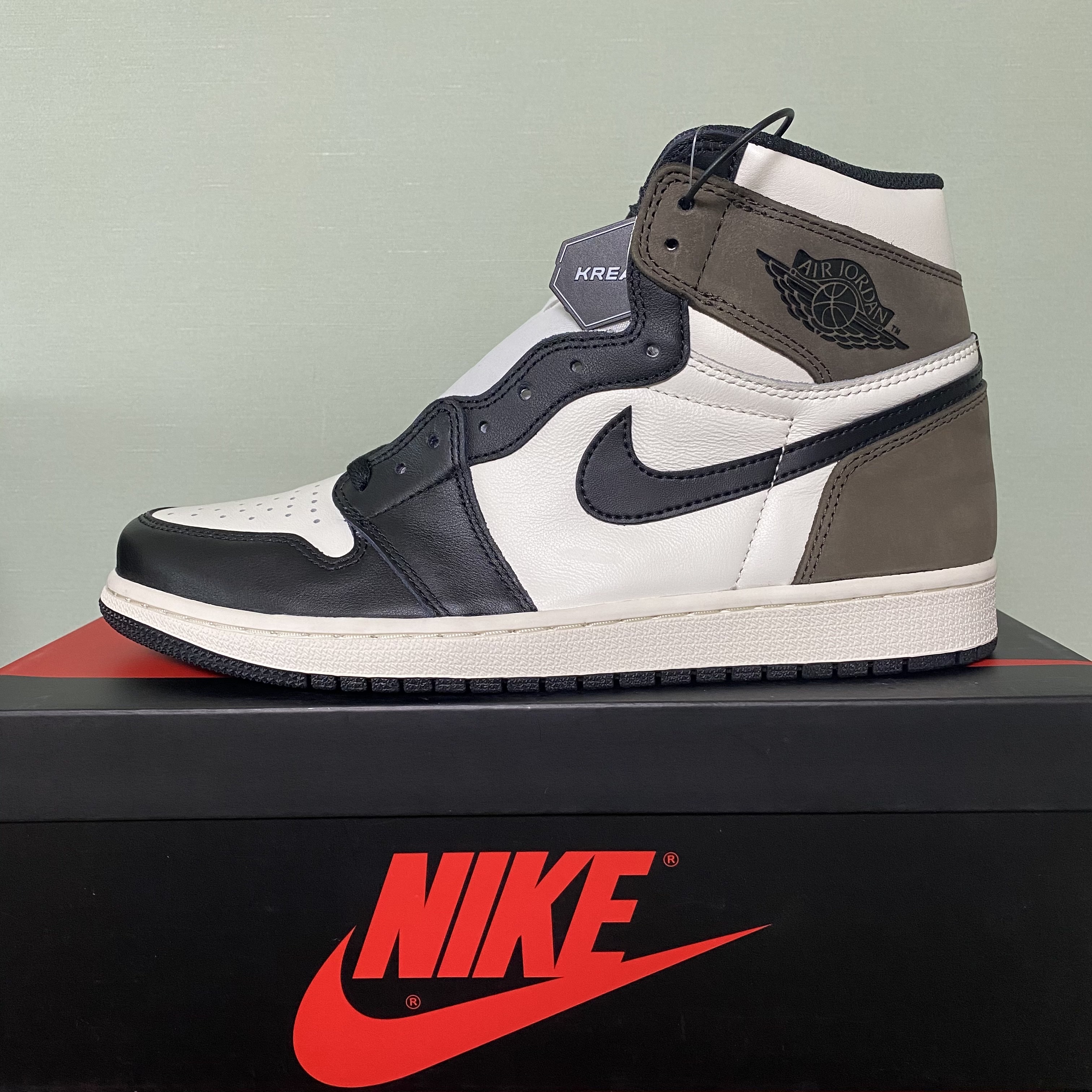 Jordan 1 Retro High OG Black Mocha 착용 스타일