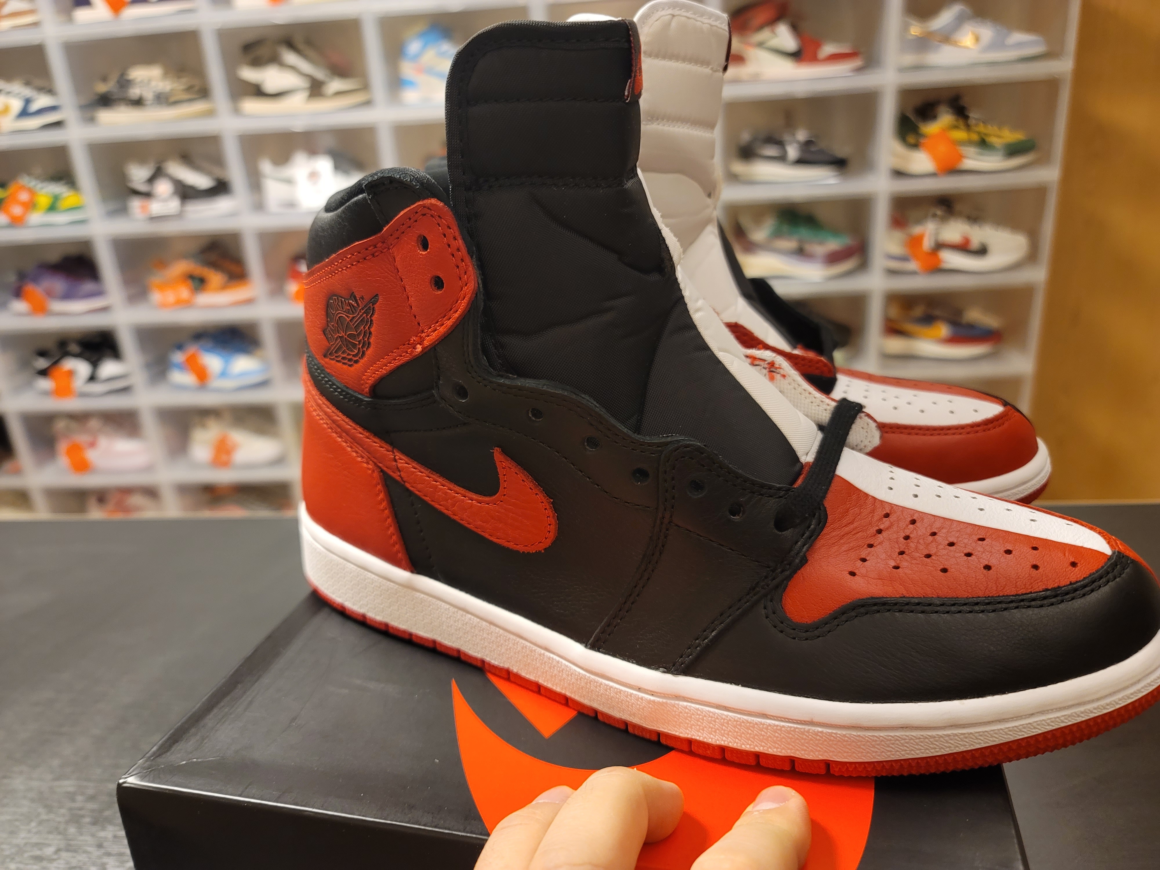Jordan 1 Retro High Homage To Home Chicago (Numbered) 착용 스타일 - 2